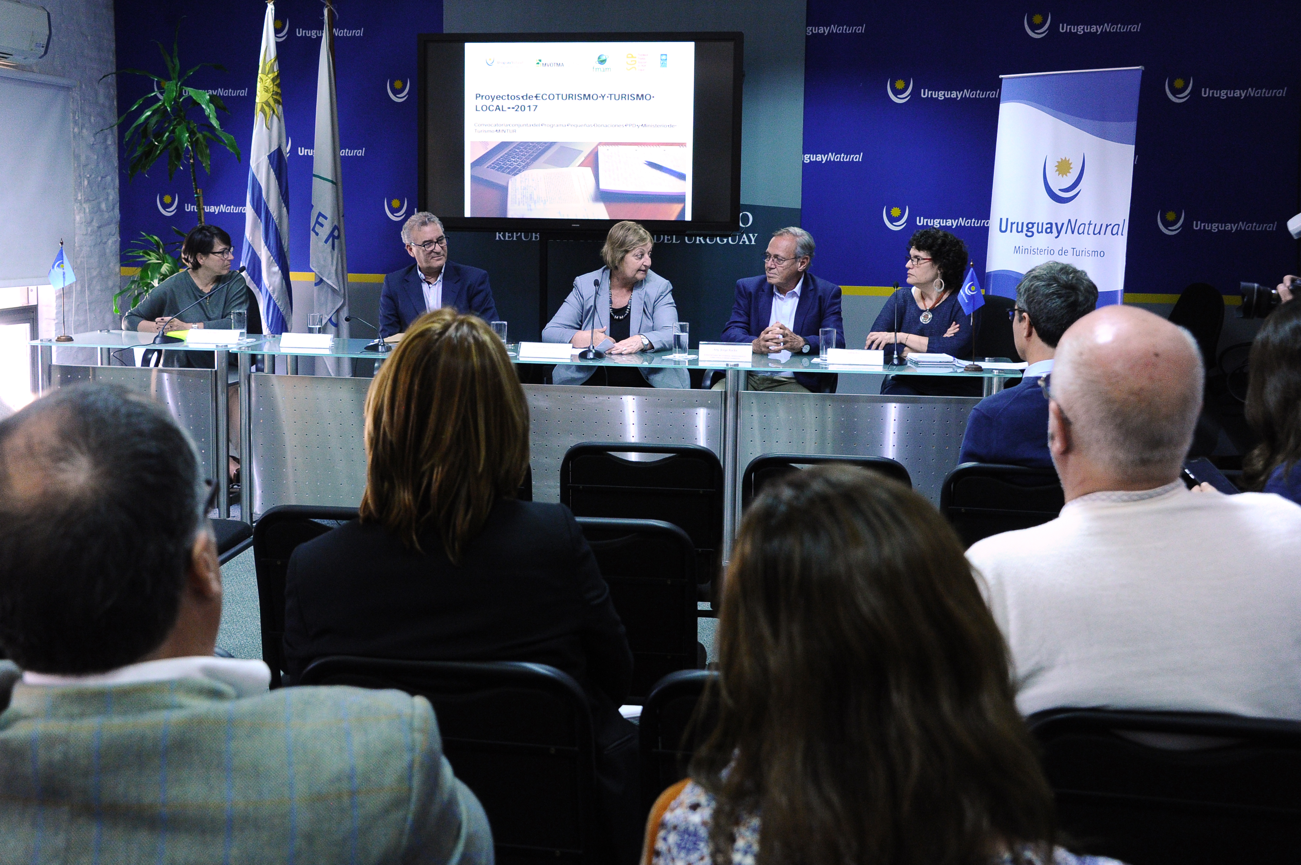 Ministra de Turismo, Lilian Kechichian, acompañada de Carlos Faggetti y Jorge Rucks