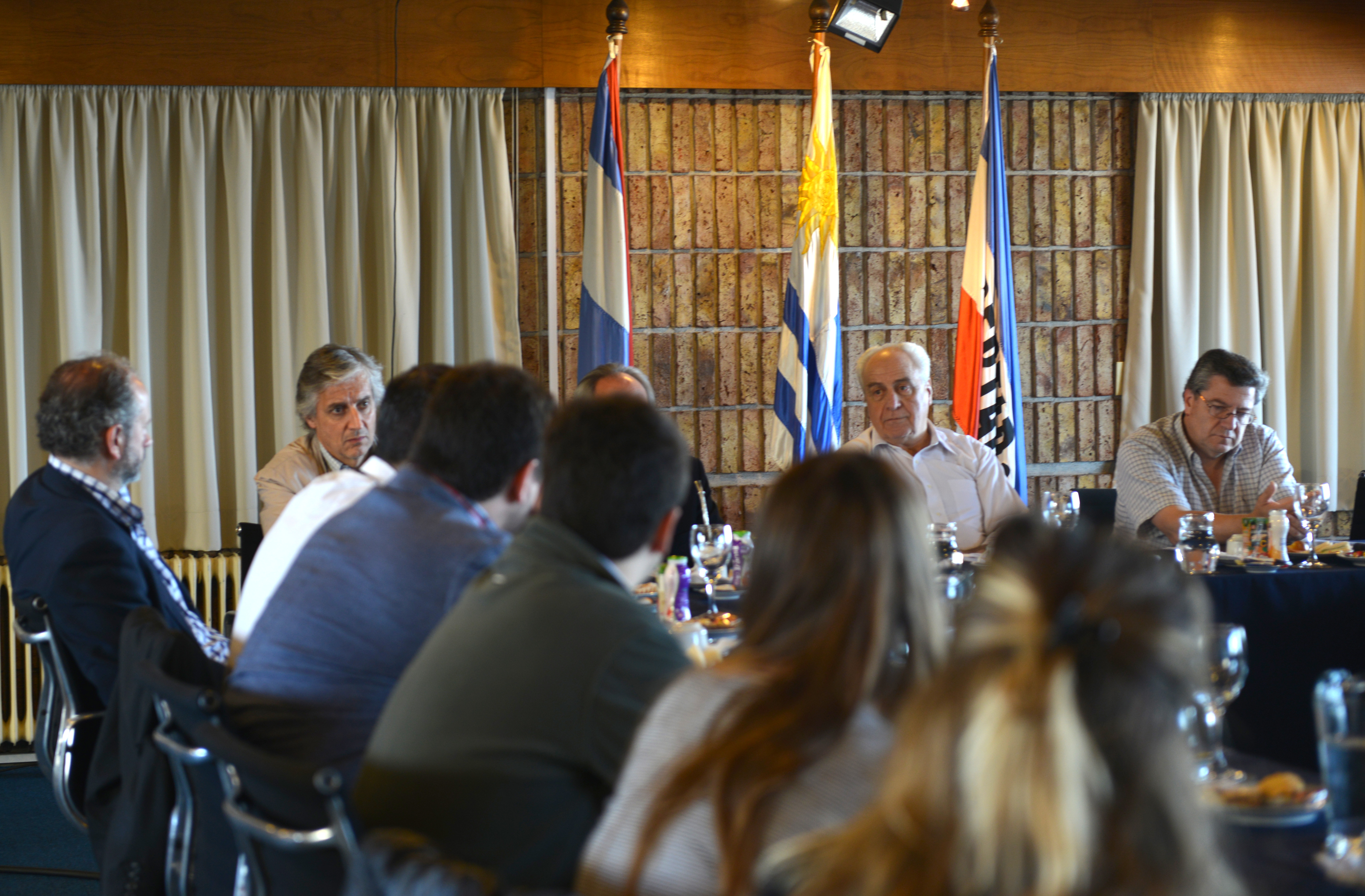 Ministro de Transporte, Víctor Rossi, brindó una conferencia de prensa en la sede del ministerio