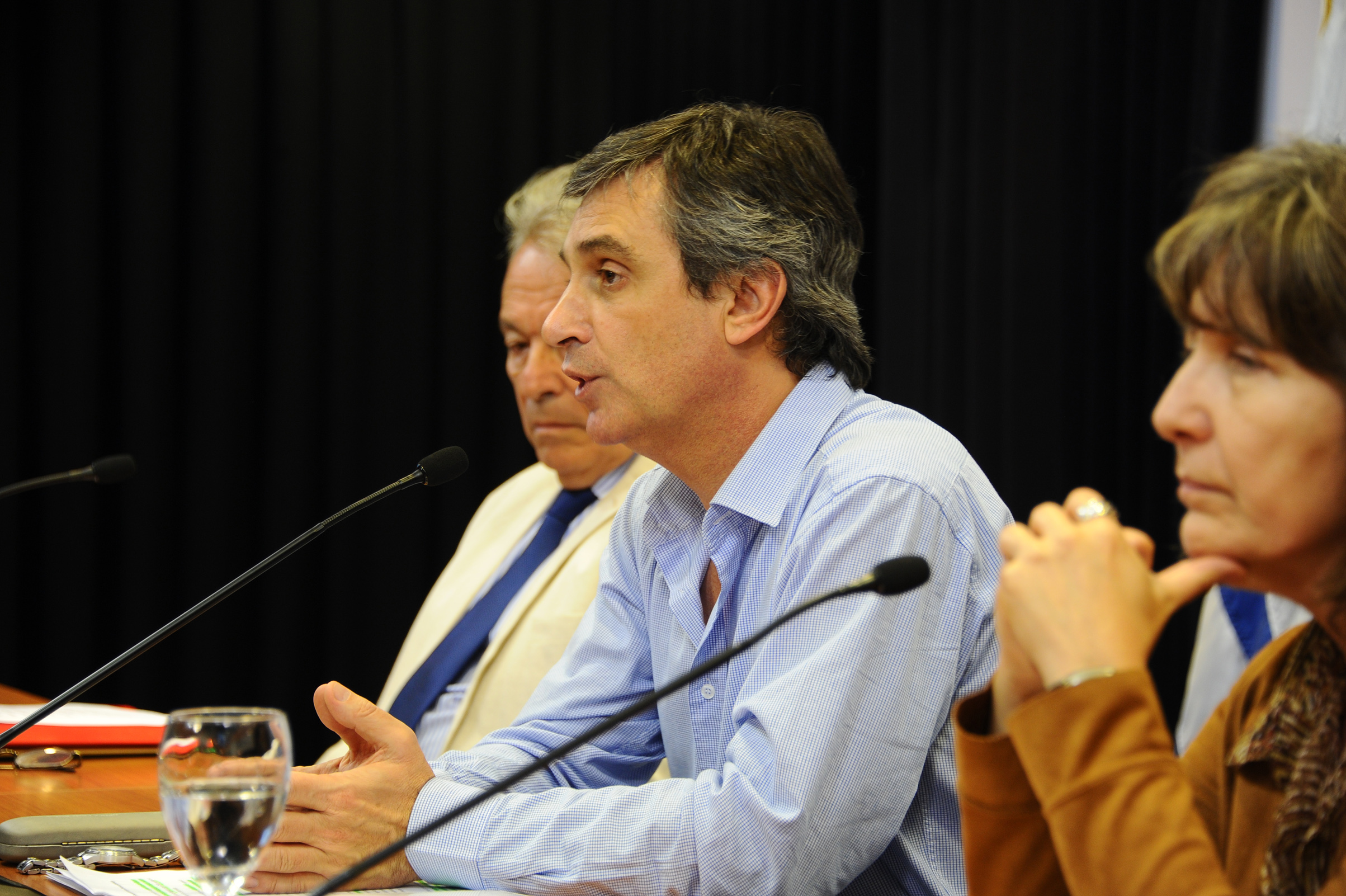 Director de OPP, Álvaro García, haciendo uso de la palabra