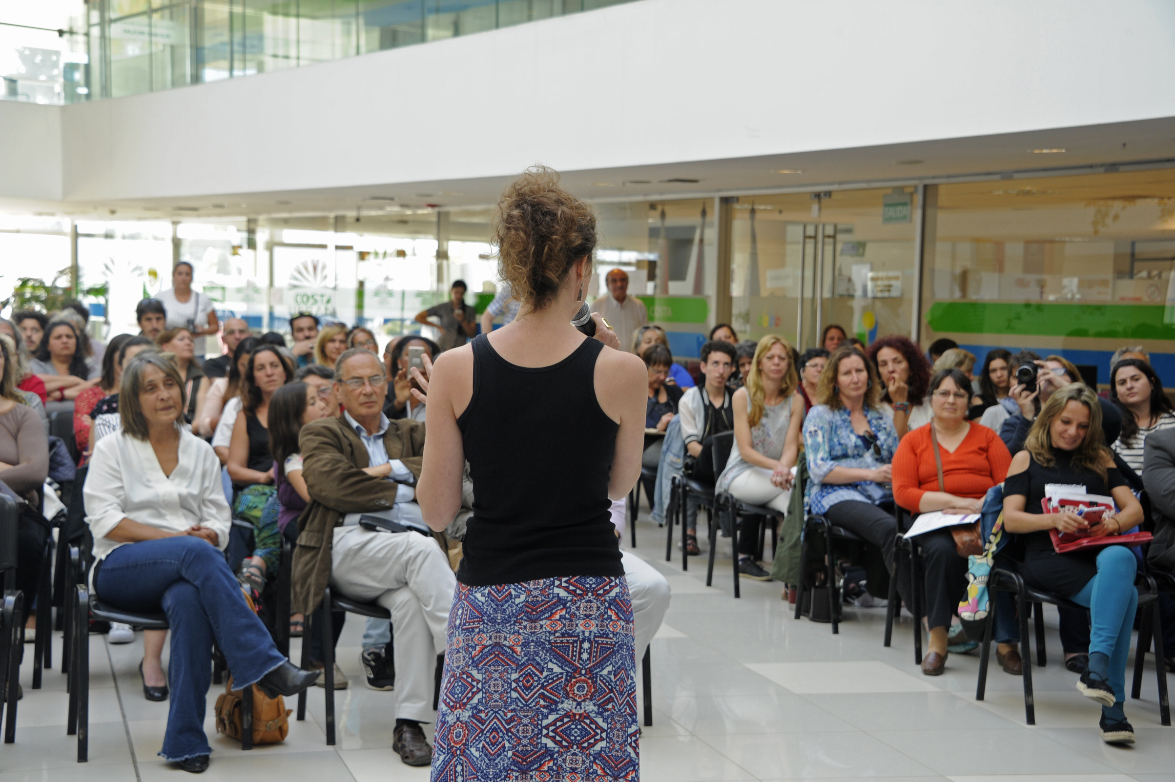 Entrega de certificados a proyectos de 22 mujeres emprendedoras
