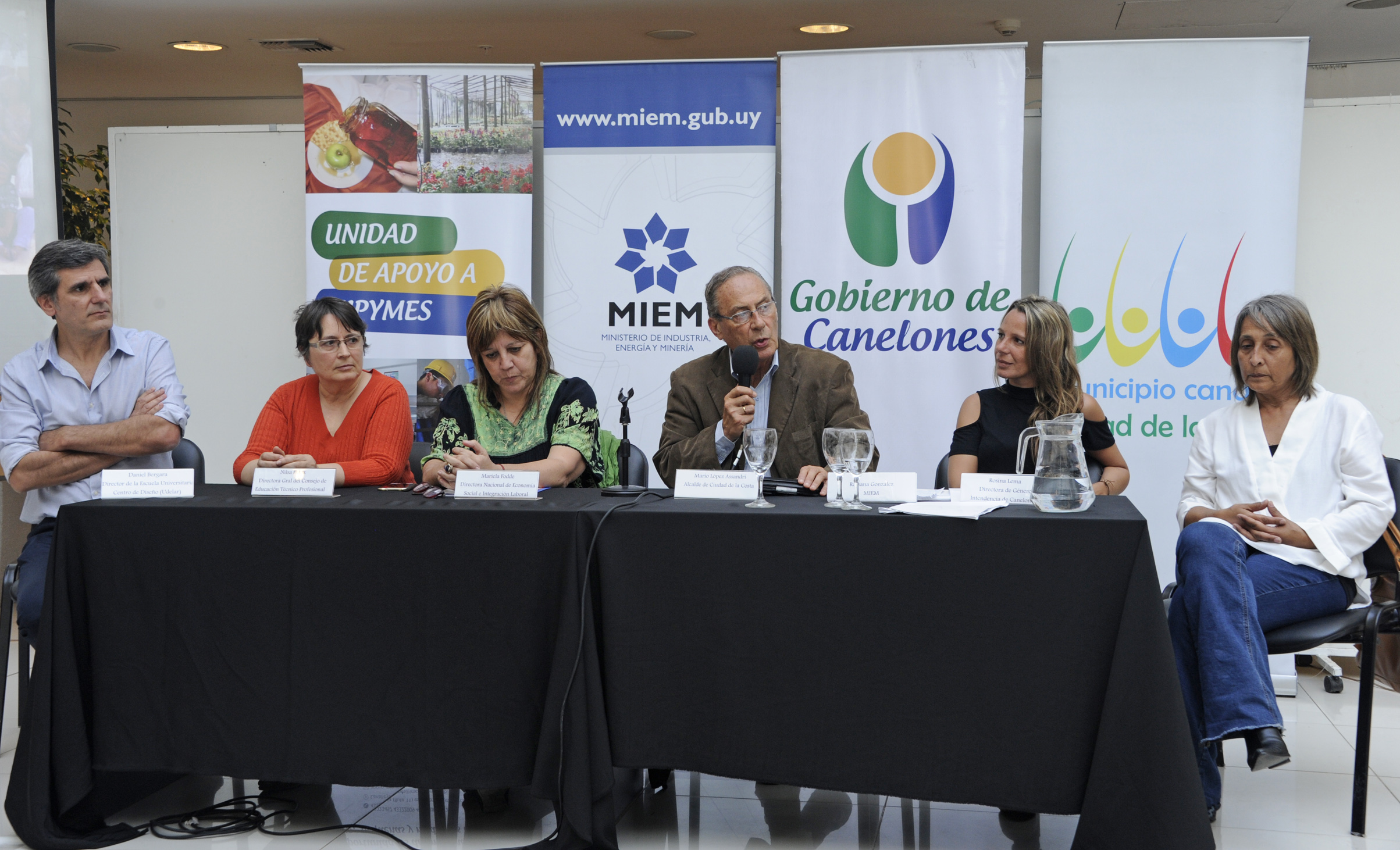 Entrega de certificados a proyectos de 22 mujeres emprendedoras
