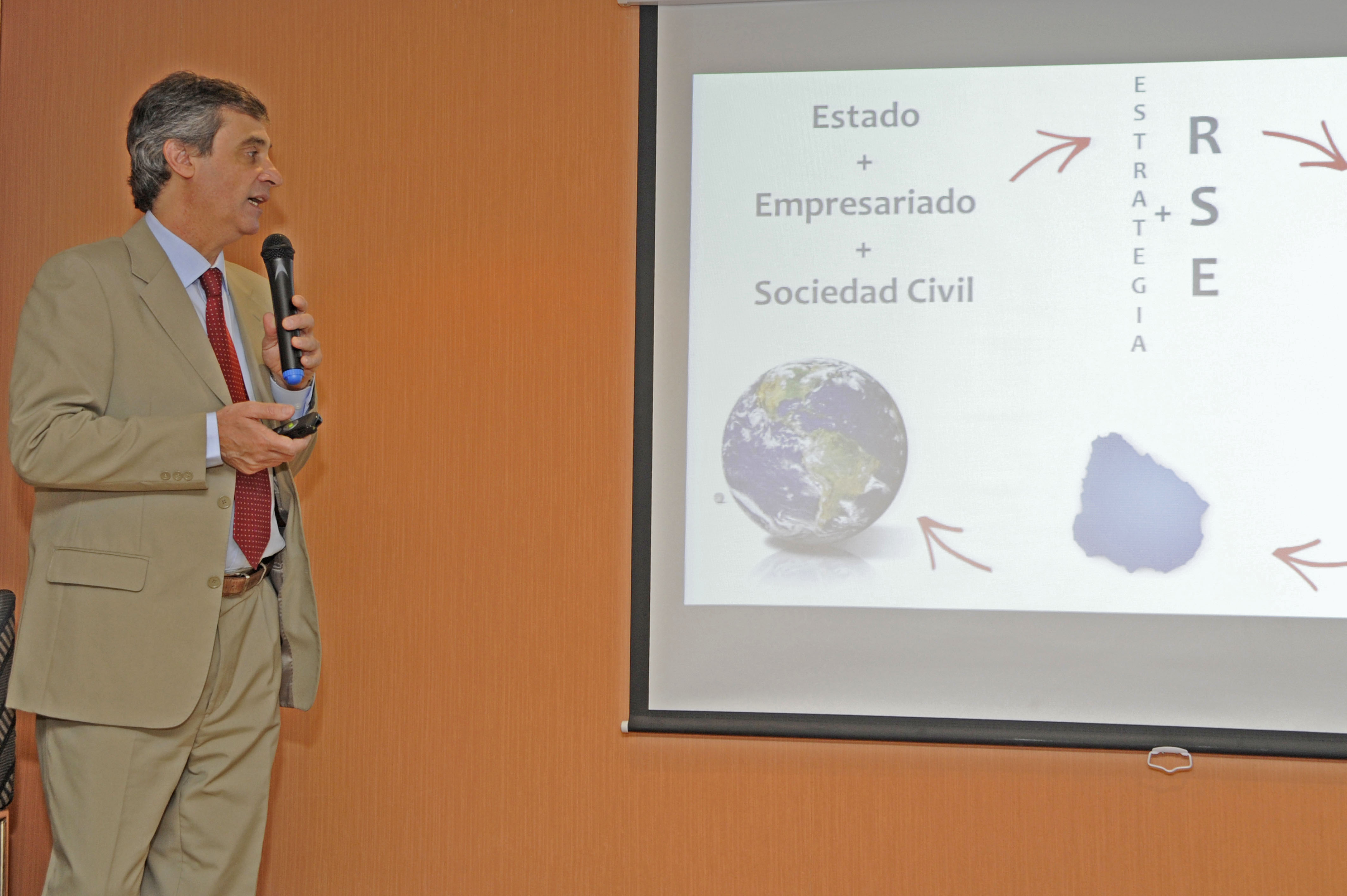 Álvaro García, en entrega de certificados de Responsabilidad Social Empresarial de la ACDE