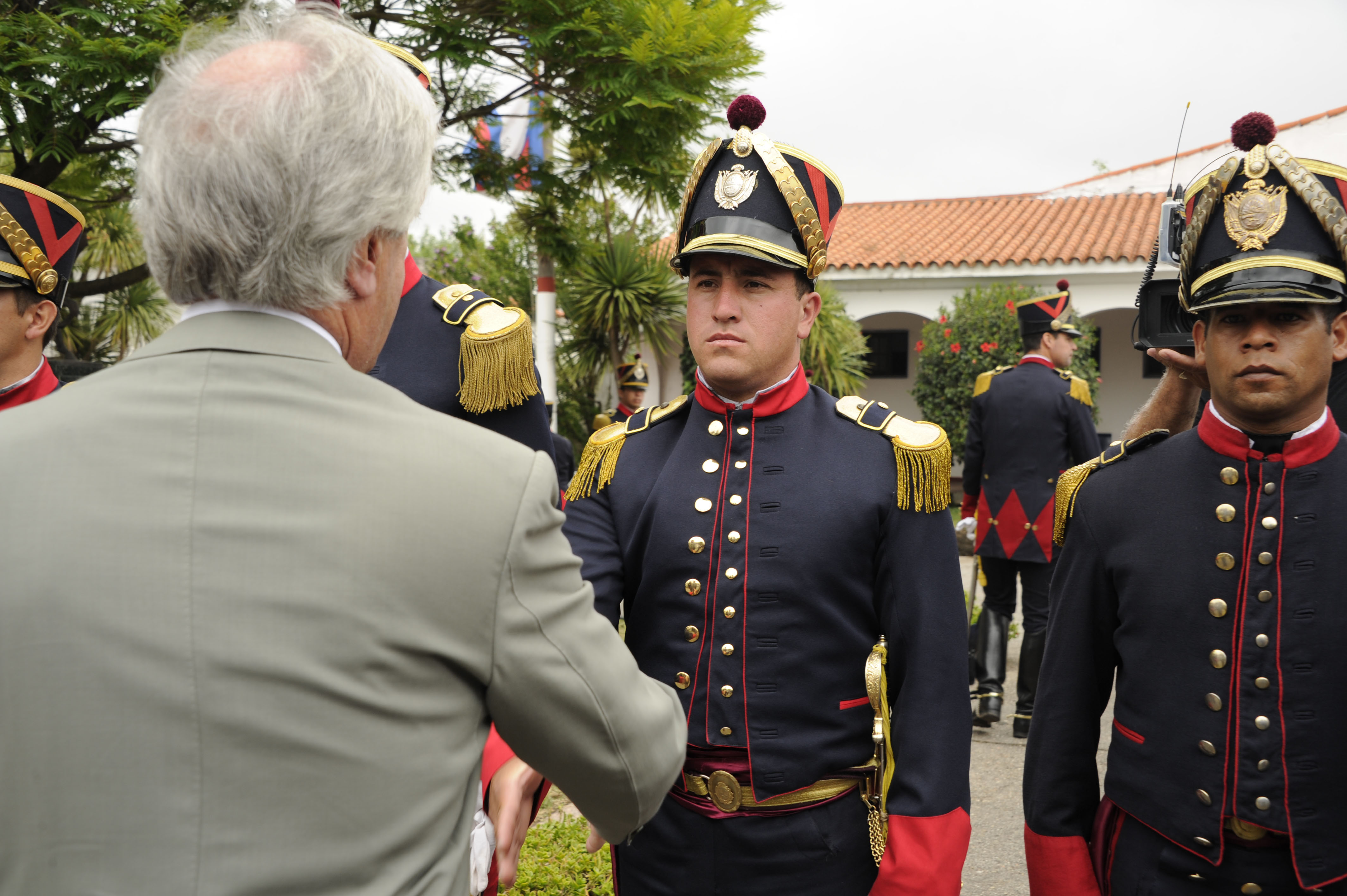 Vázquez saluda al cuerpo de Blandengues