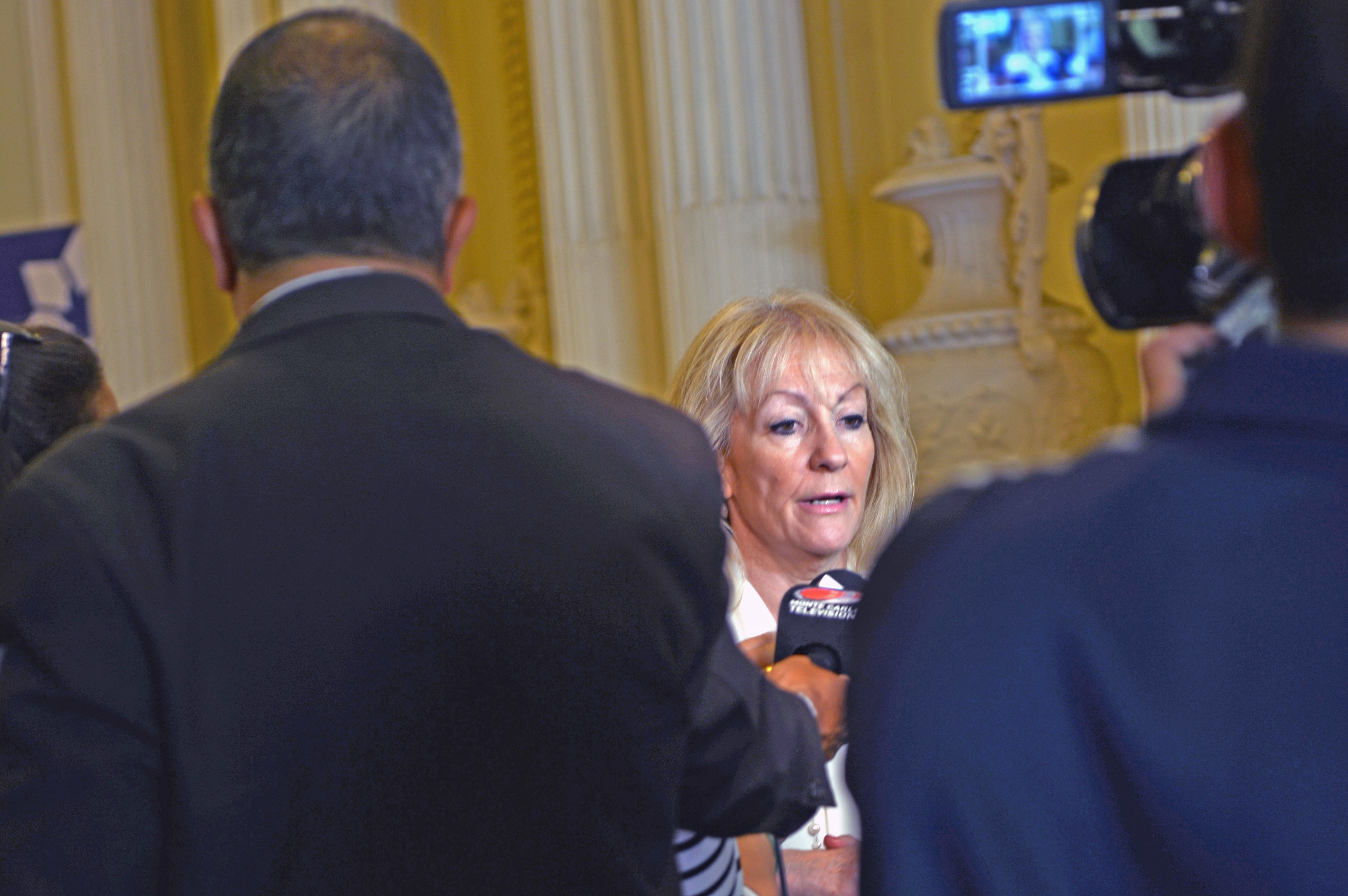 Ministra Carolina Cosse dialoga con la prensa