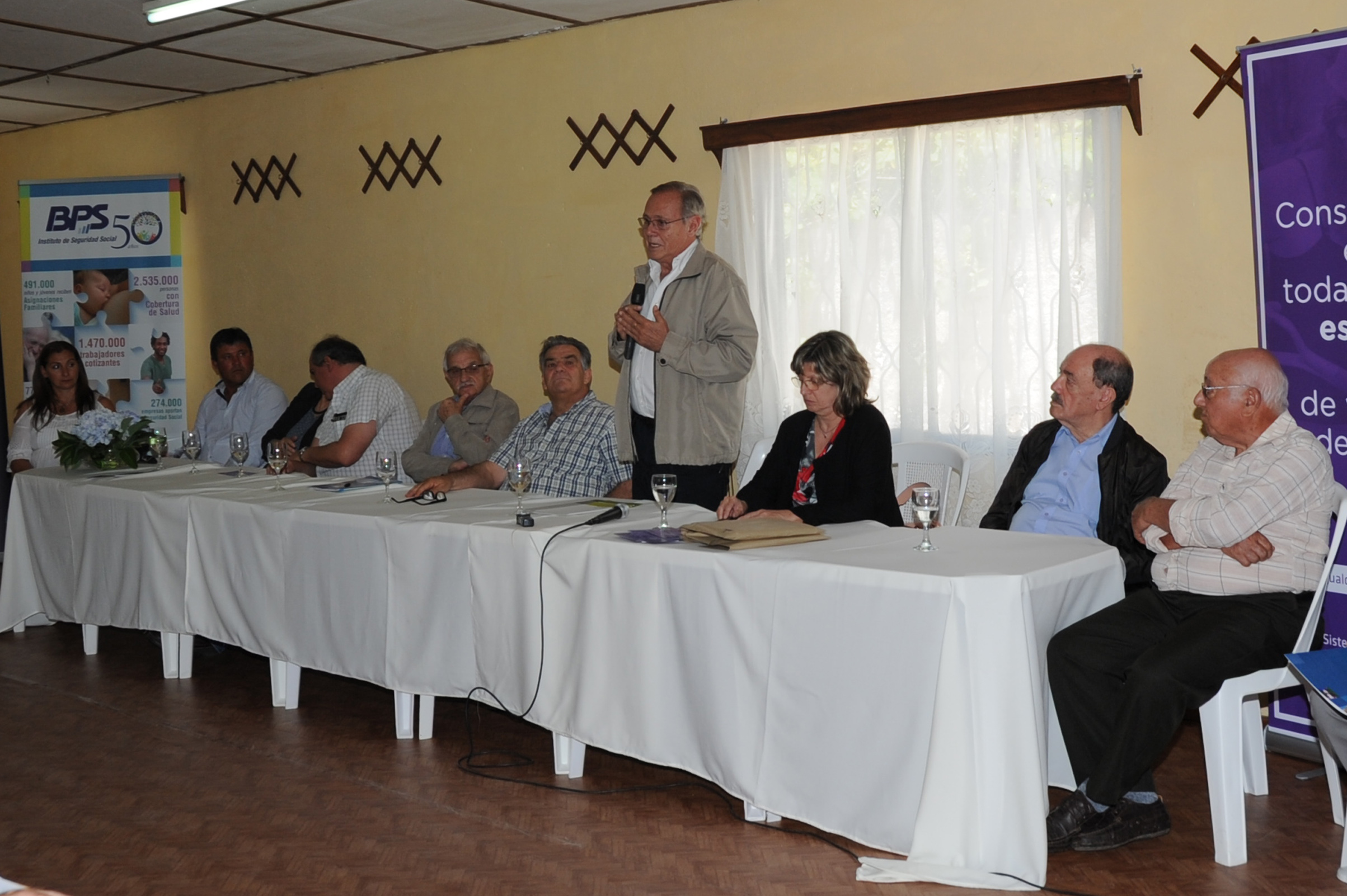 Jorge Rucks, subsecretario del Ministerio de Vivienda, haciendo uso de la palabra