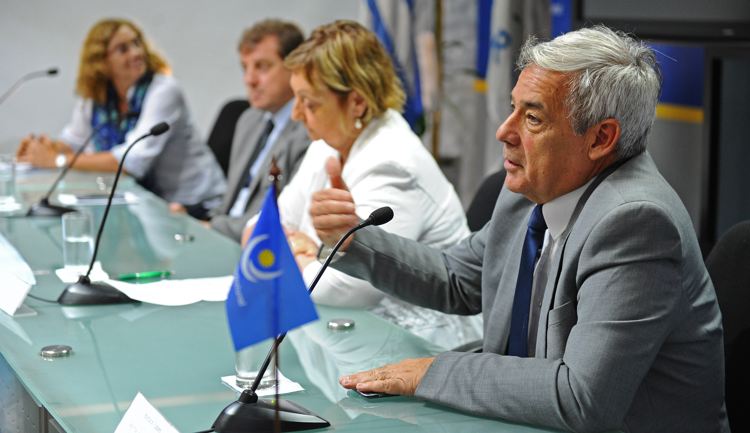 Gerente general de Banco de Seguros del Estado, Raul Onetto, haciendo uso de la palabra
