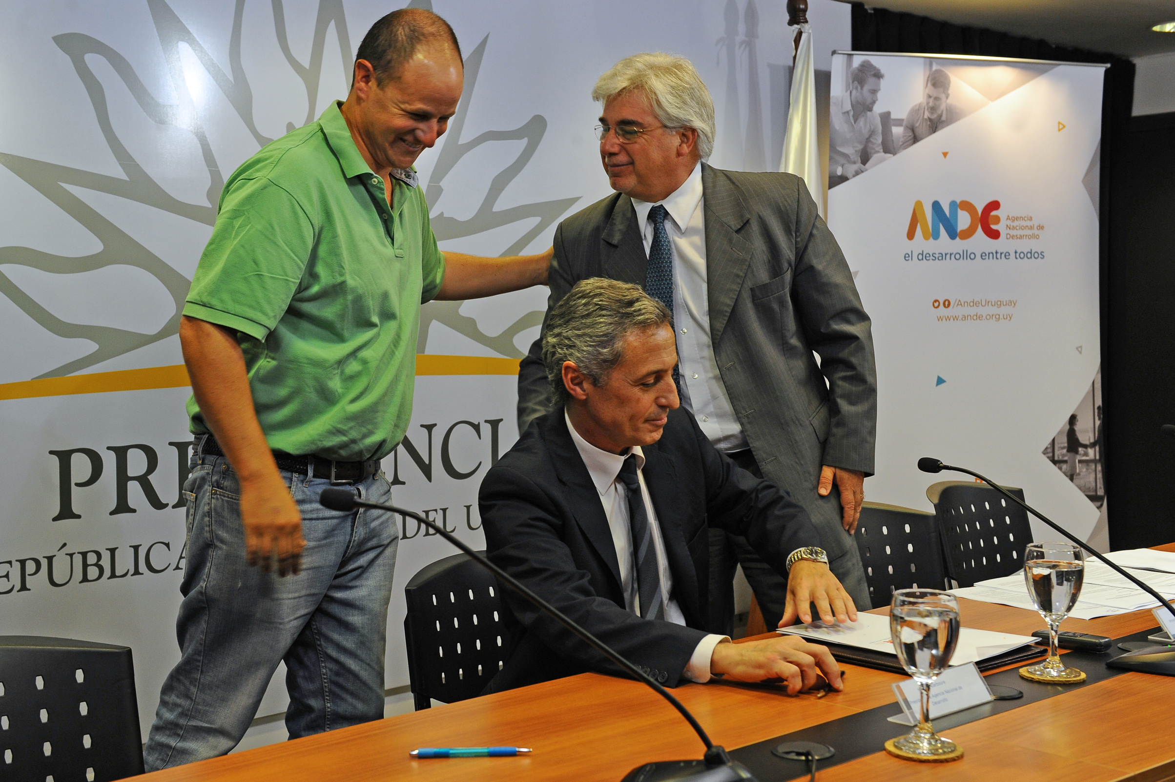 Autoridades, previo al inicio de la conferencia de prensa
