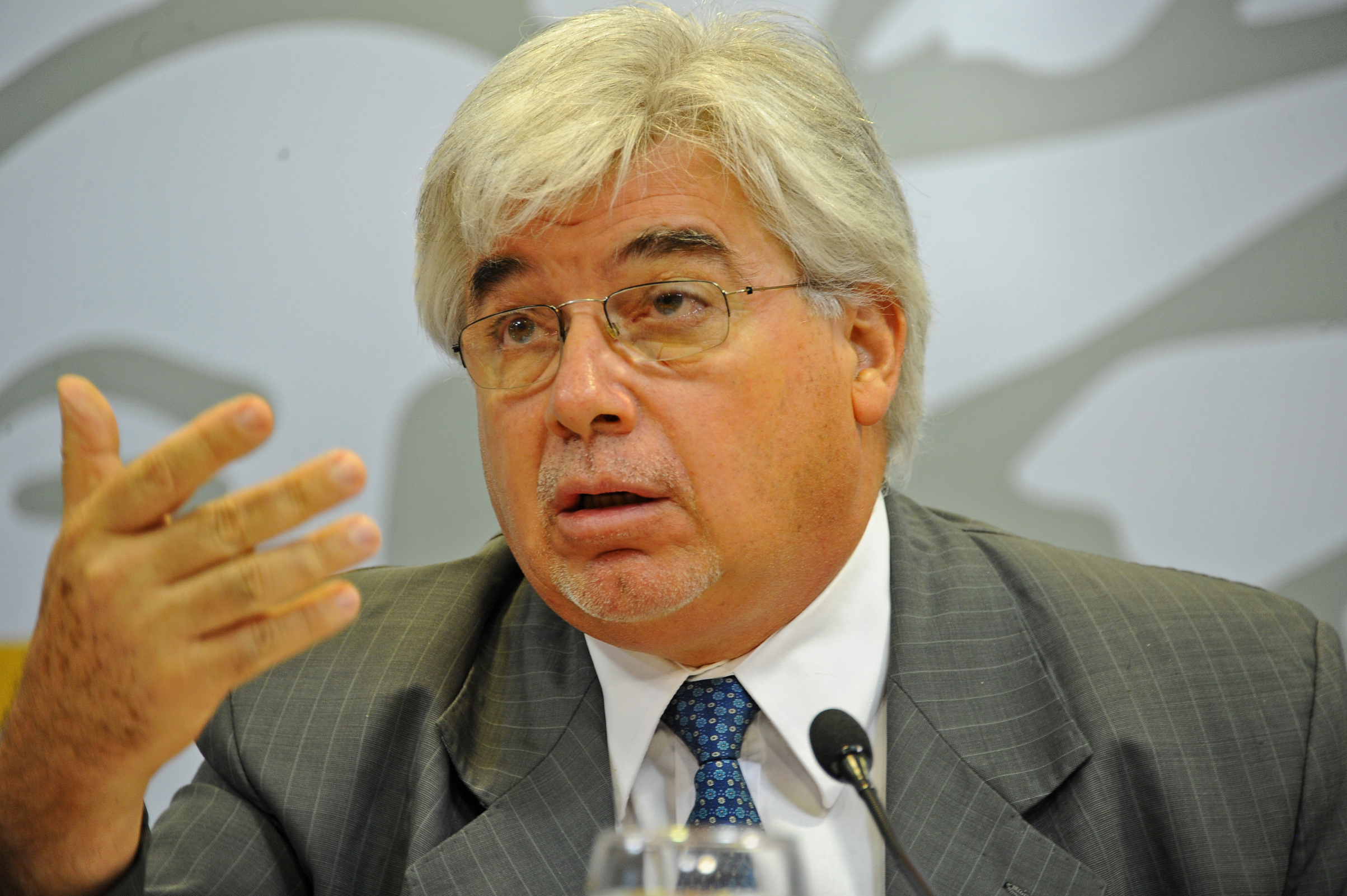 Ministro de Ganadería, Agricultura y Pesca, Tabaré Aguerre, dirigiéndose a los presentes