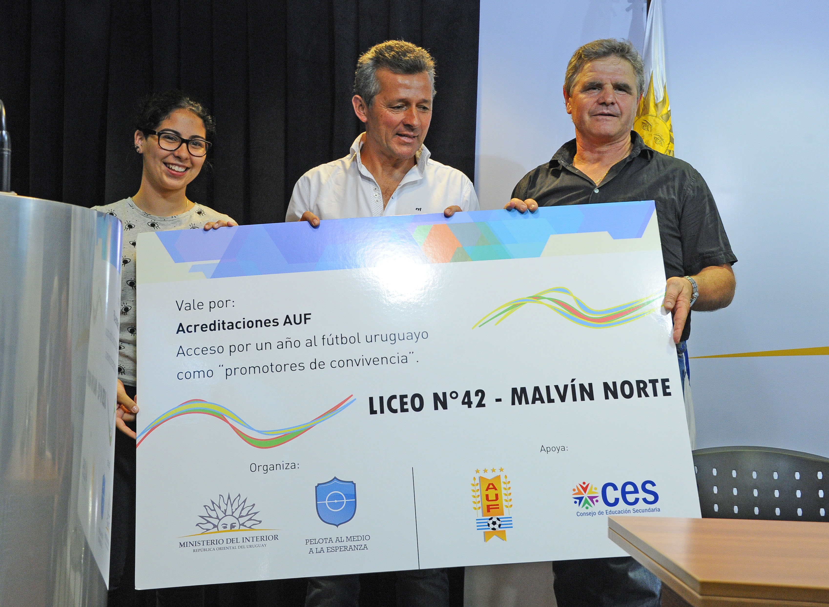 Programa Pelota al Medio a la Esperanza premió a jóvenes como promotores de convivencia