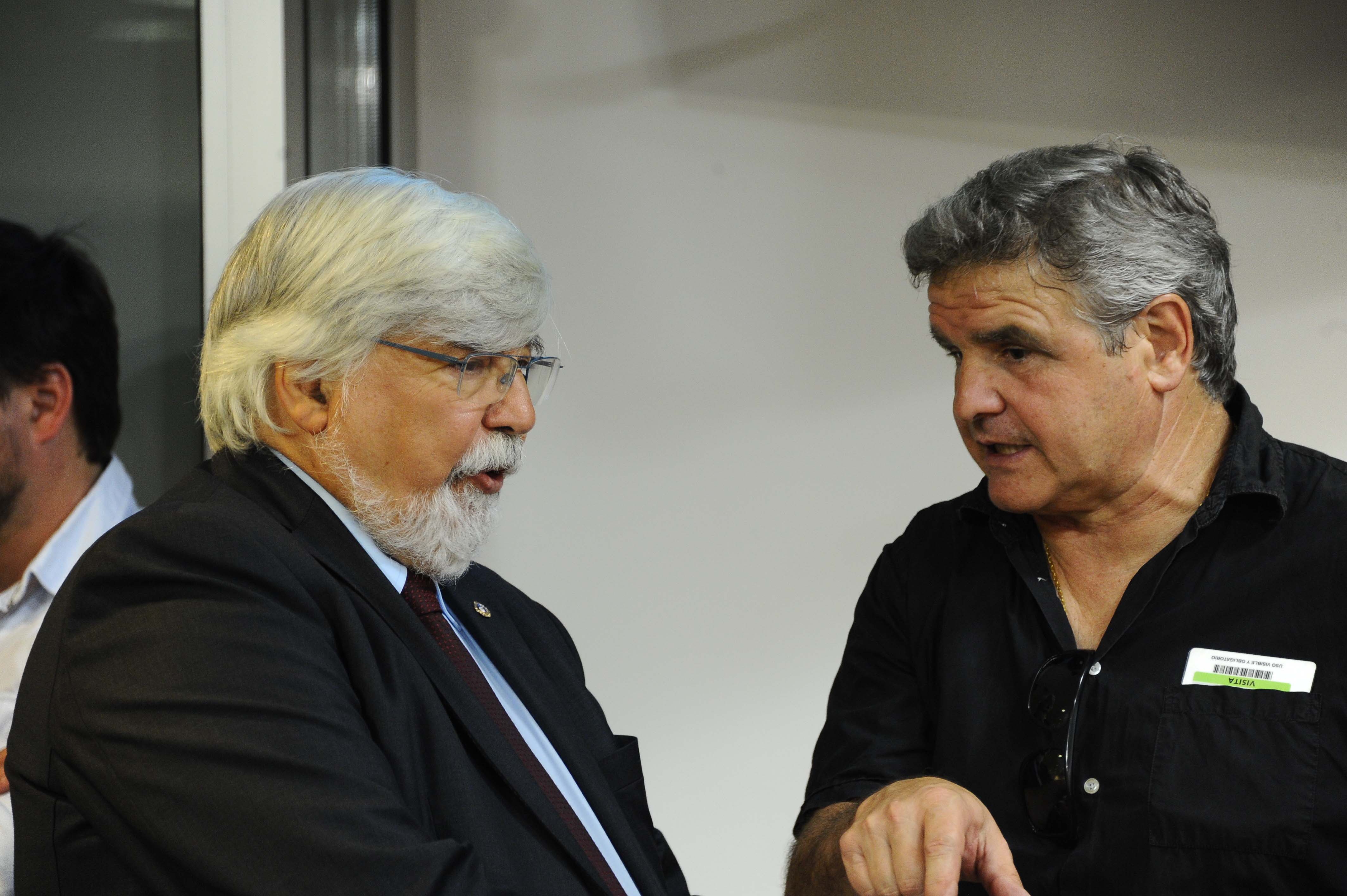 Ministro Eduardo Bonomi junto a Celso Otero, ayudante técnico de la Selección Uruguaya de Fútbol