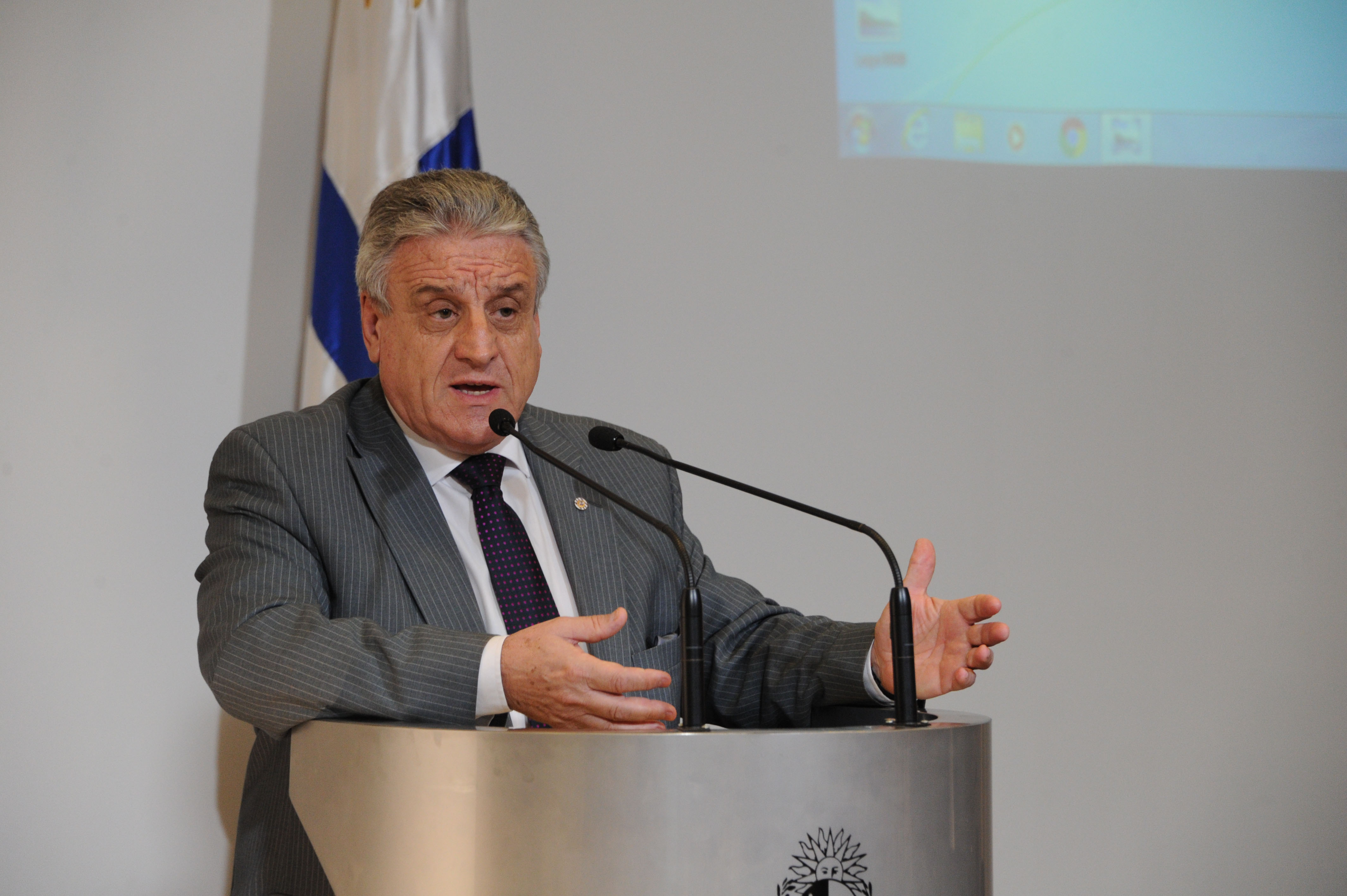 Director de la ONSC, Alberto Scavarelli, se dirige a los presentes