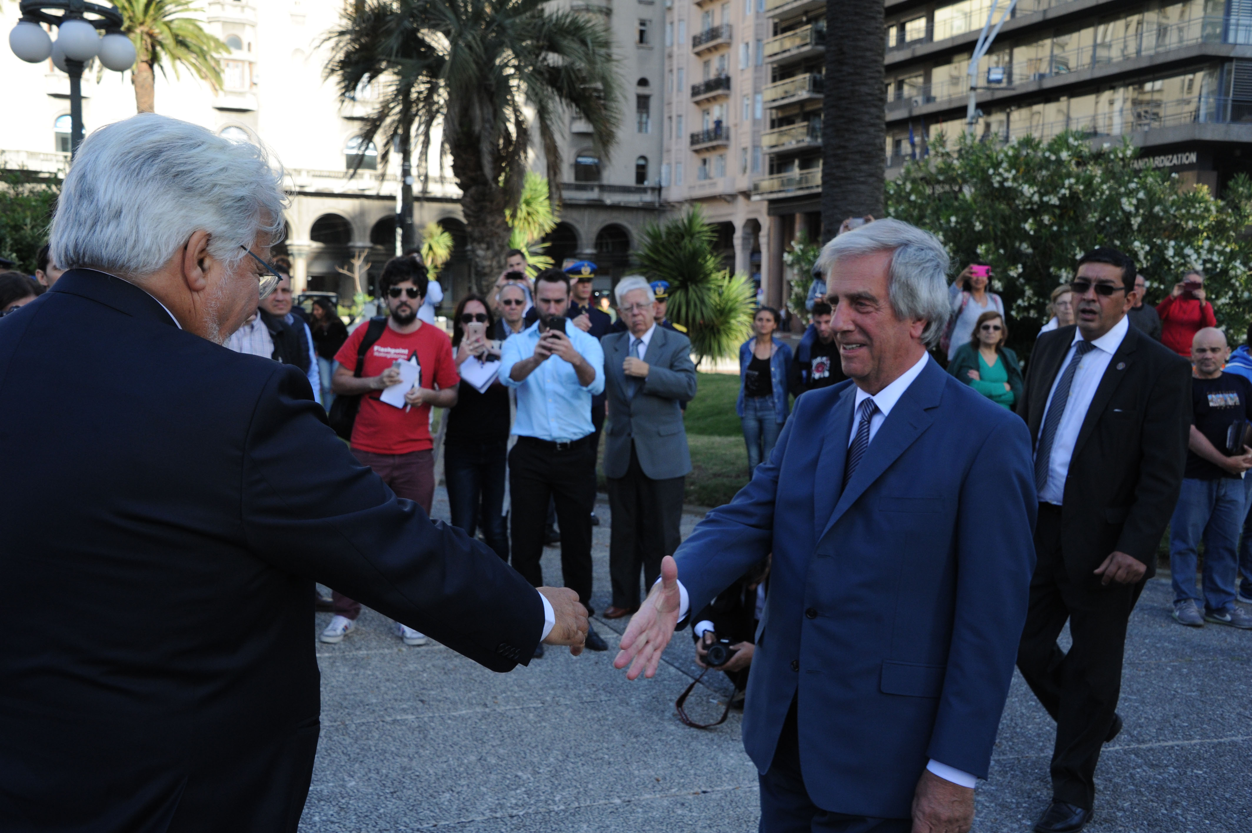 El presidente Tabaré Vázquez es recibido por el ministro Eduardo Bonomi