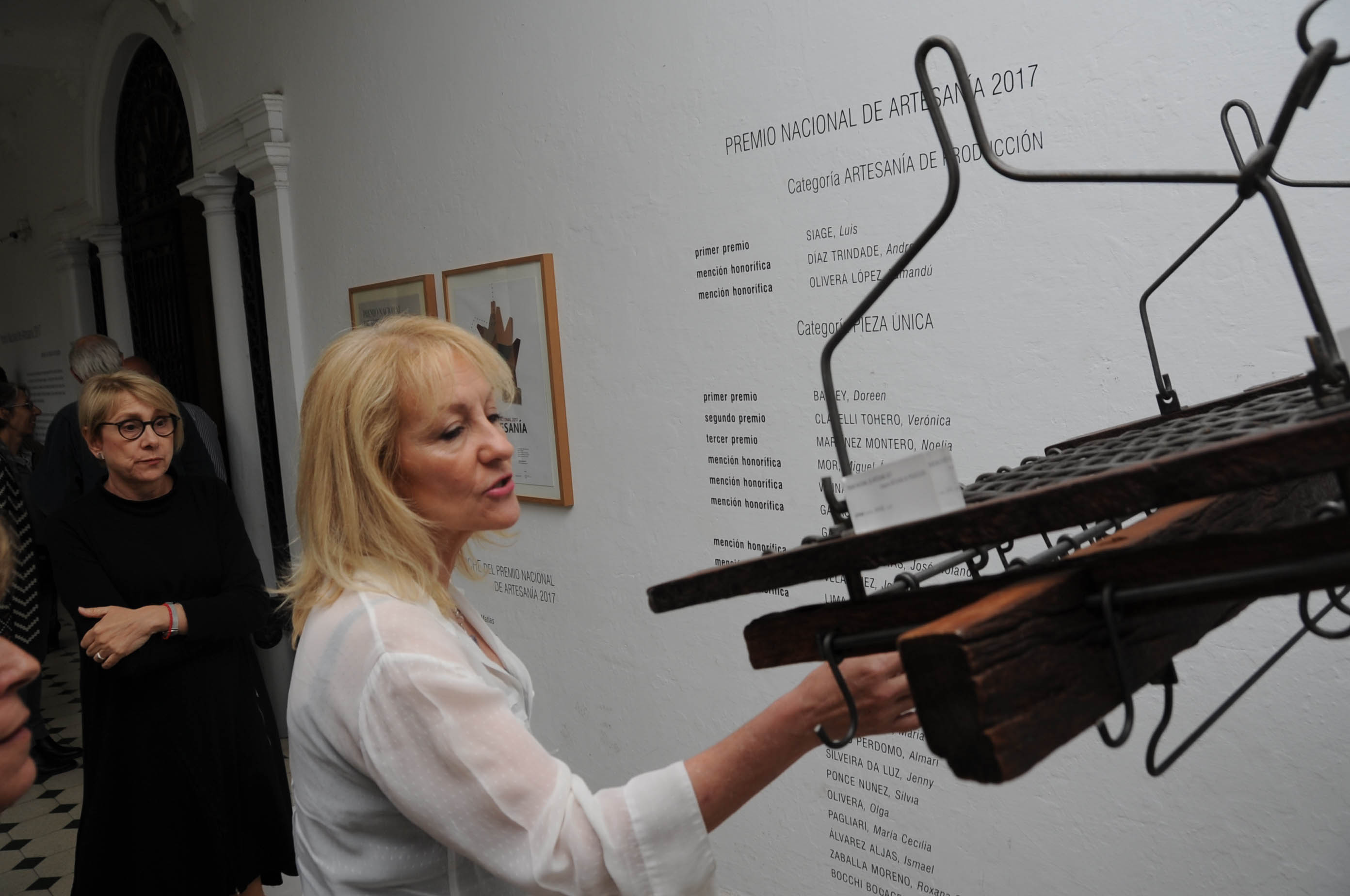 Cosse en premiación a los ganadores del Premio Nacional de Artesanía 2017