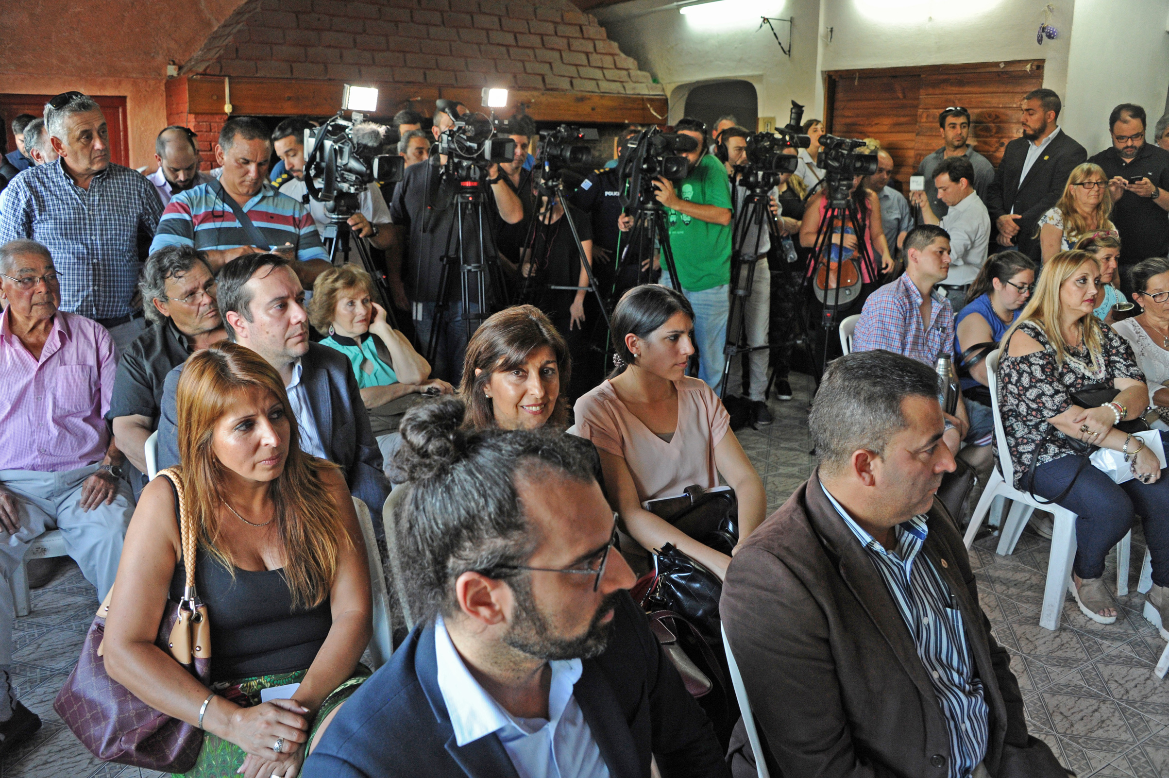 Asistentes a la actividad de lanzamiento