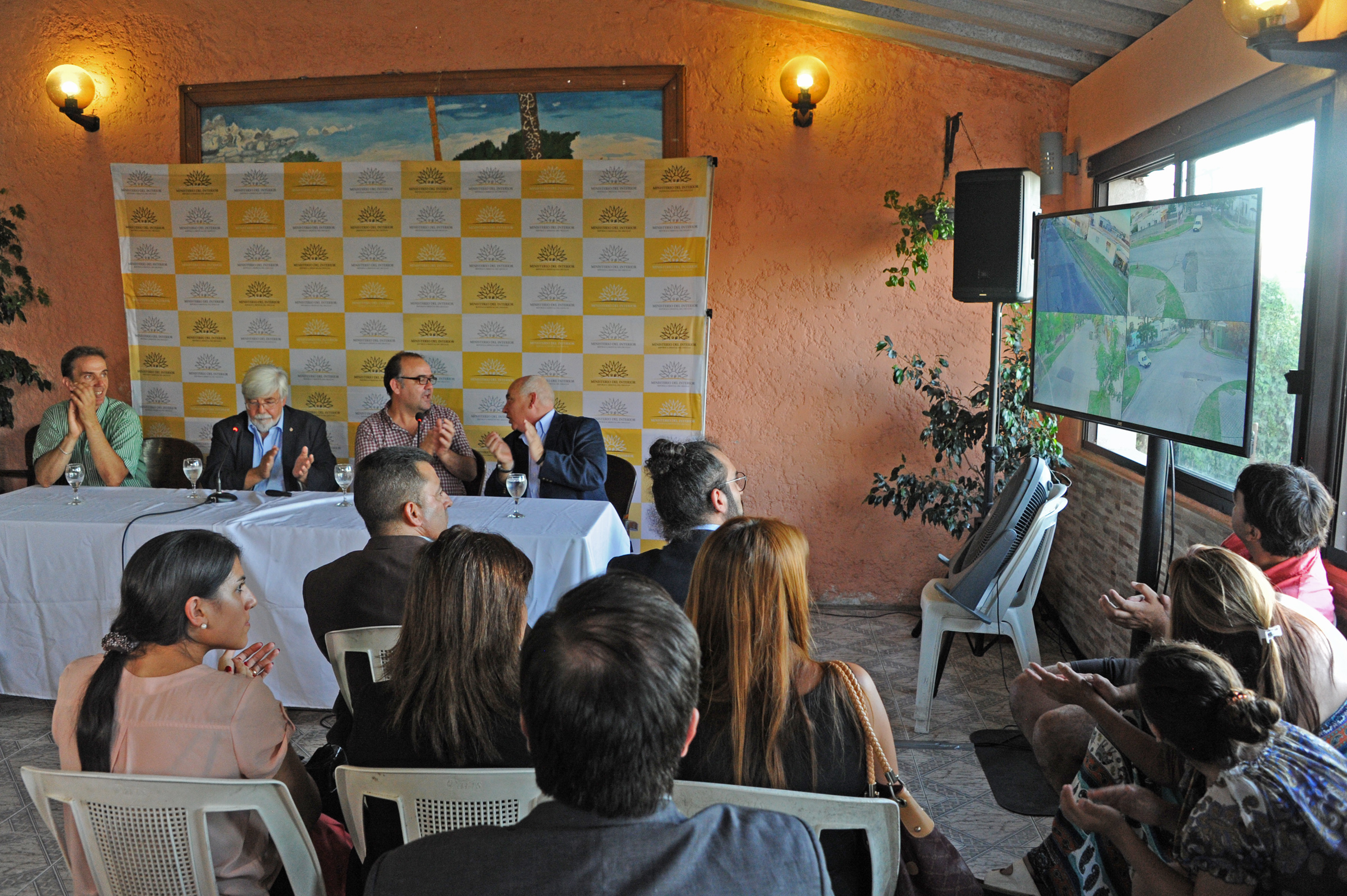 Presentación de sistema de cámaras de seguridad para los barrios montevideanos de Cerro y La Teja
