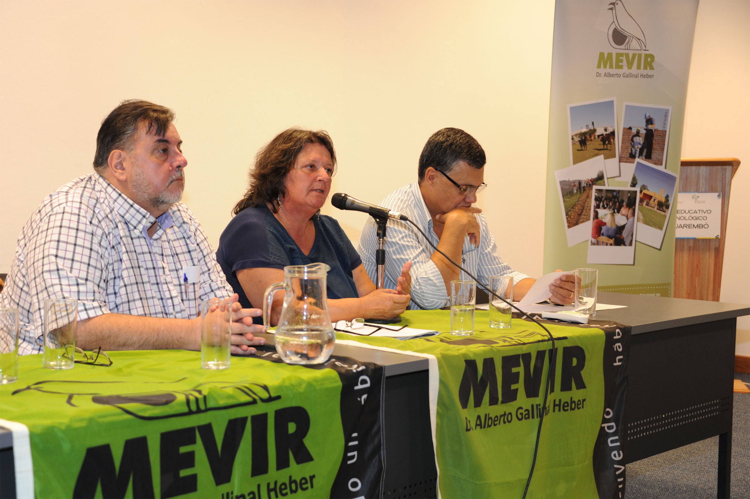 Titular de MEVIR, Cecicila Bianco, haciendo uso de la palabra