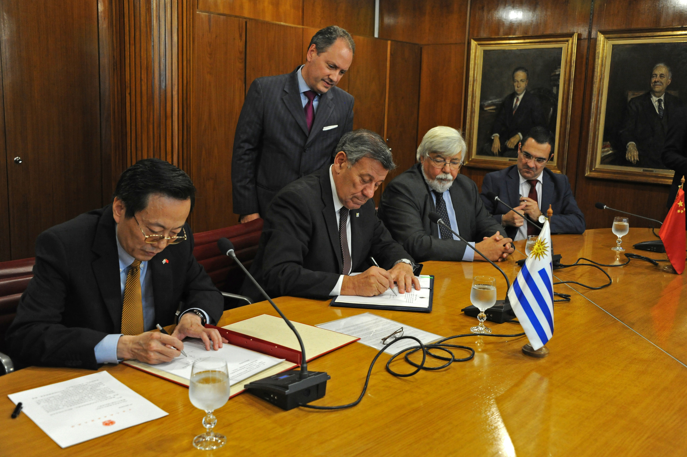 Rodolfo Nin Novoa, Eduardo Bonomi y Wang Gangse