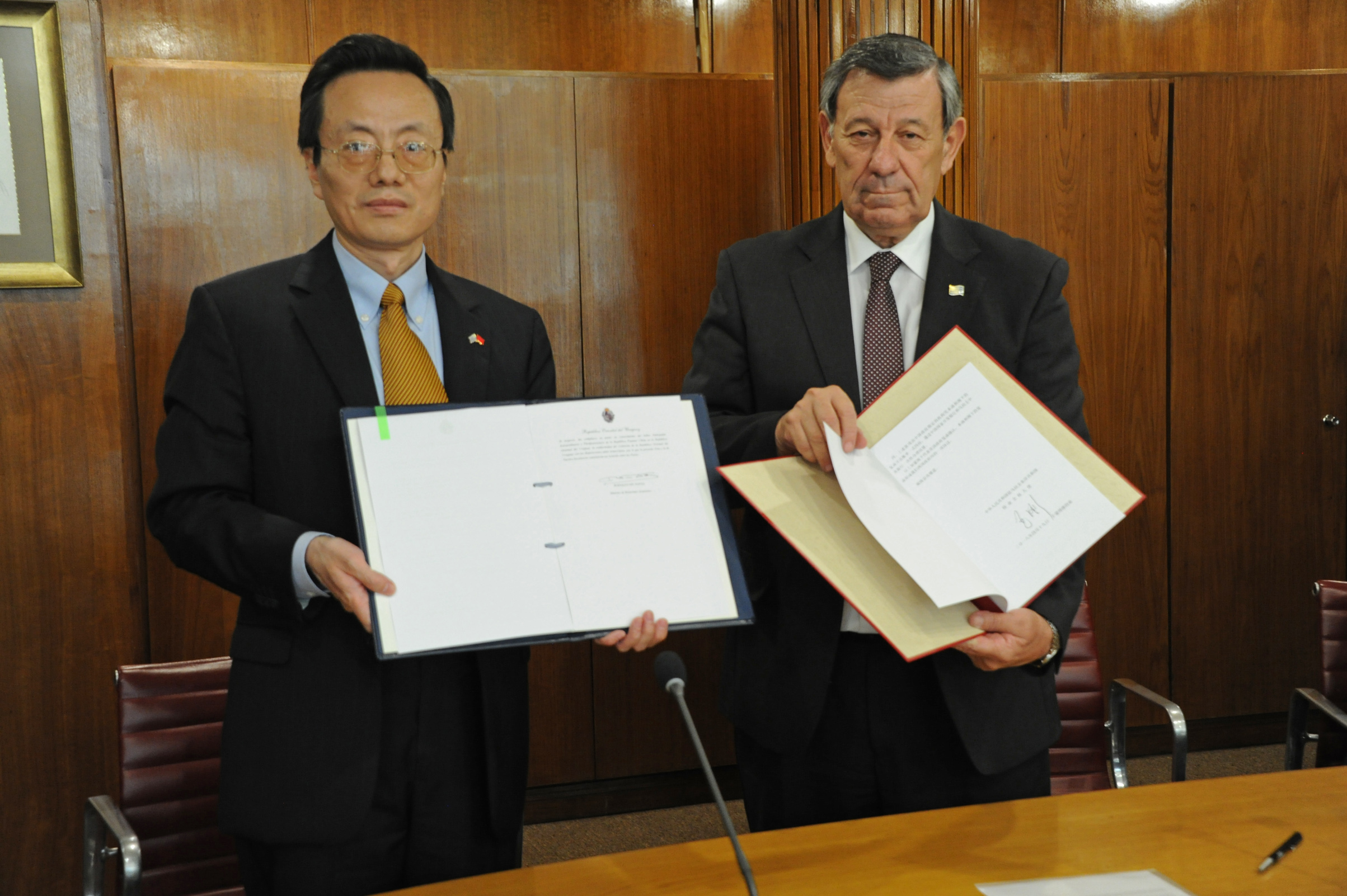 Rodolfo Nin Novoa y Wang Gangse