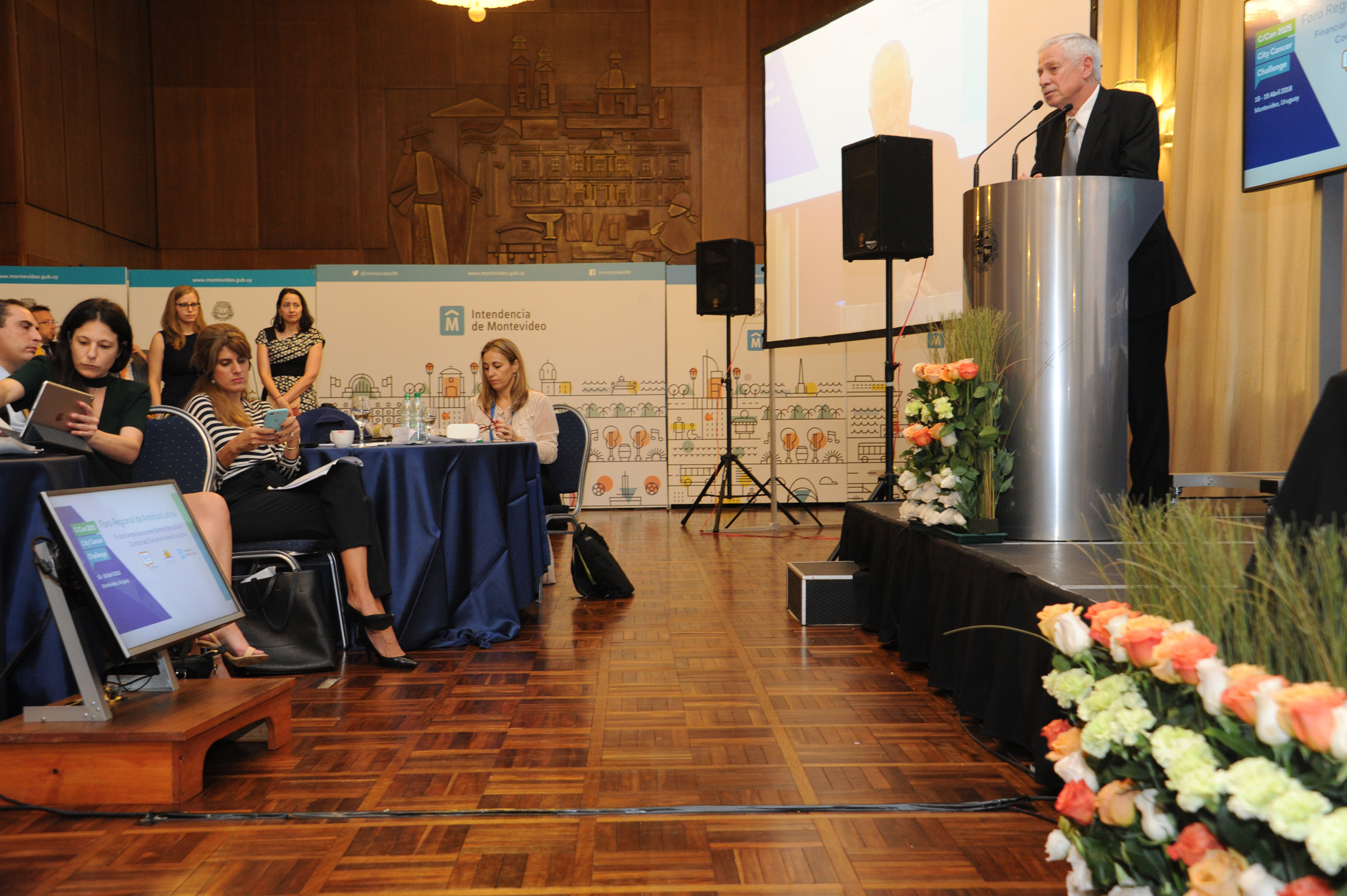 Ministro de Salud Pública, Jorge Basso, haciendo uso de la palabra