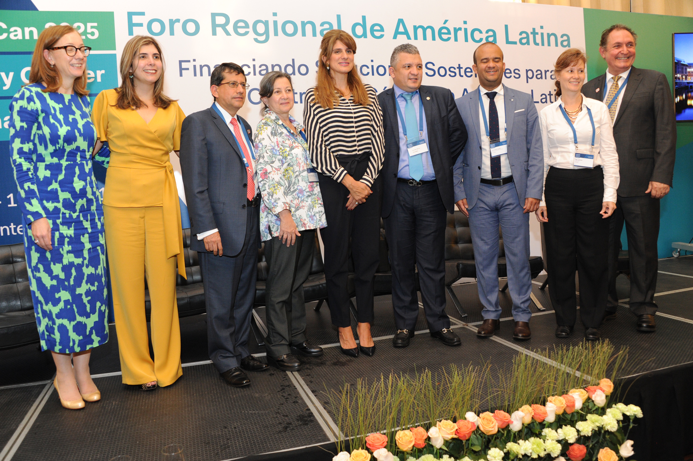 Autoridades participantes del foro