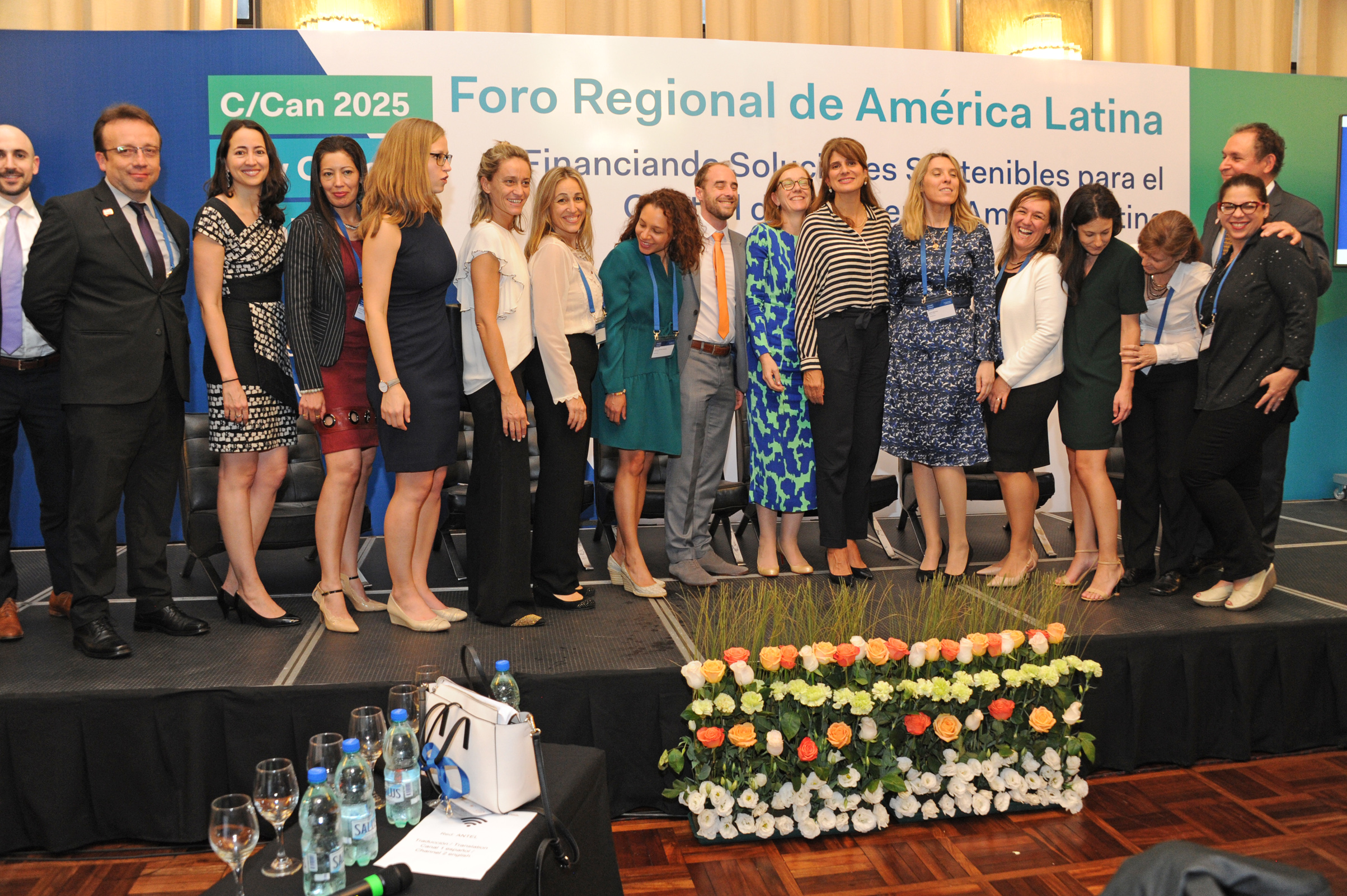 Autoridades participantes del foro