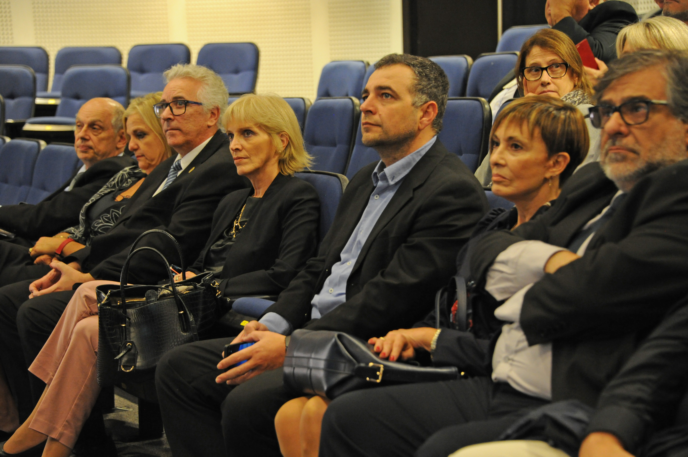 Autoridades y asistentes a la actividad