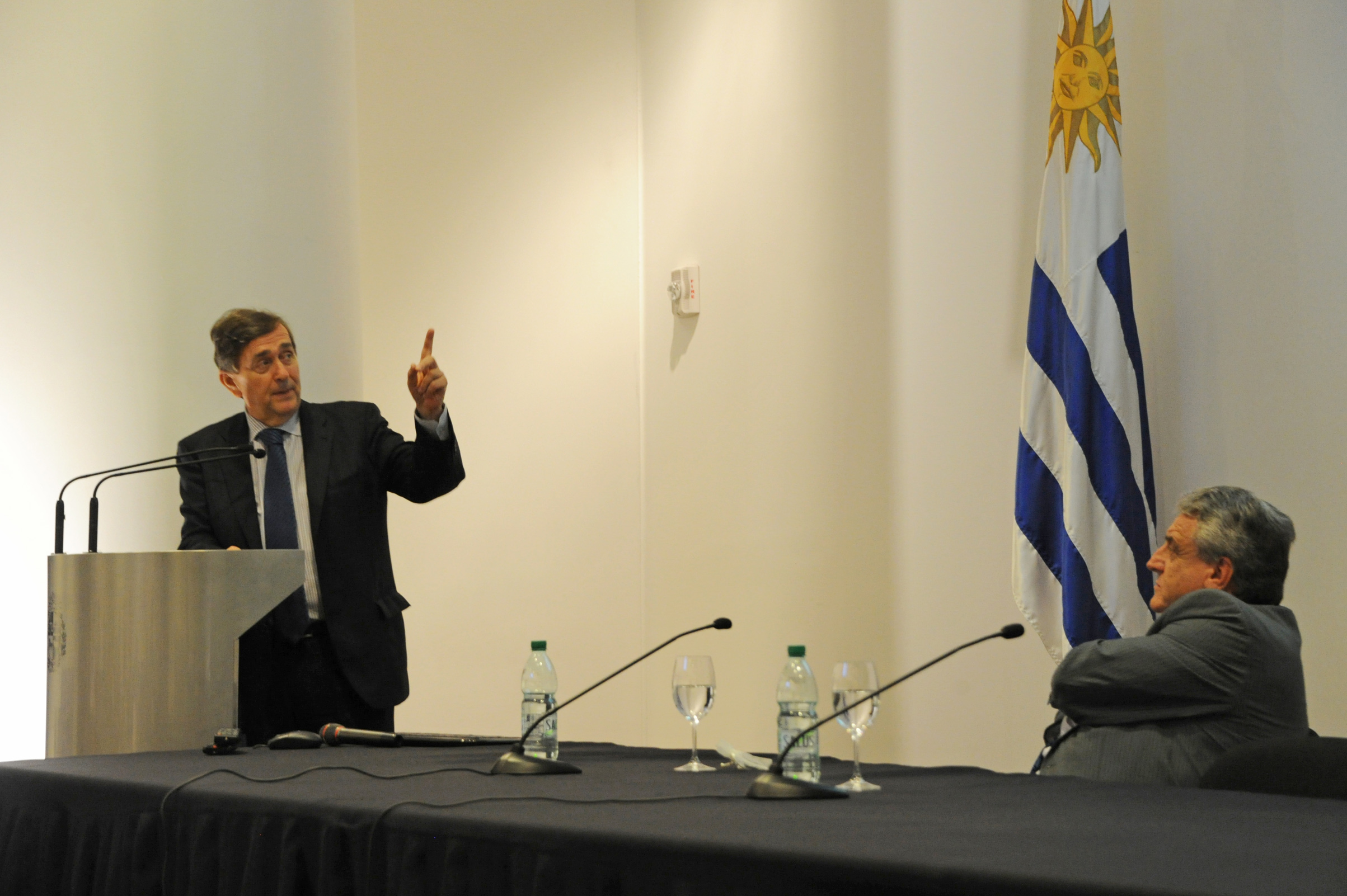 Secretario general del Centro Latinoamericano de Administración para el Desarrollo (CLAD), Francisco Velázquez, dirigiéndose a los presentes