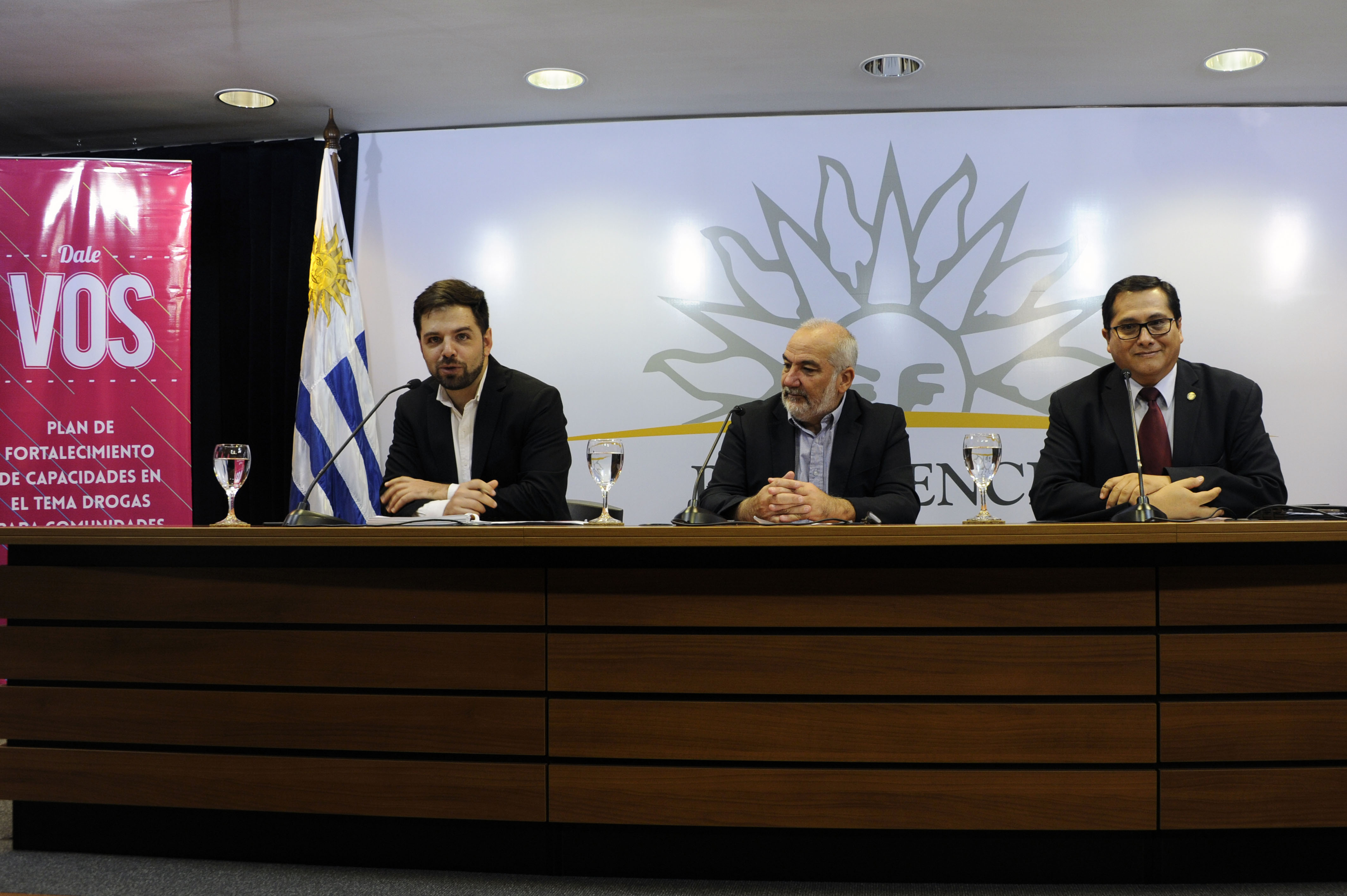 Diego Olivera, Wilson Netto y Giovanni Escalante encabezan la presentación de dale Vos