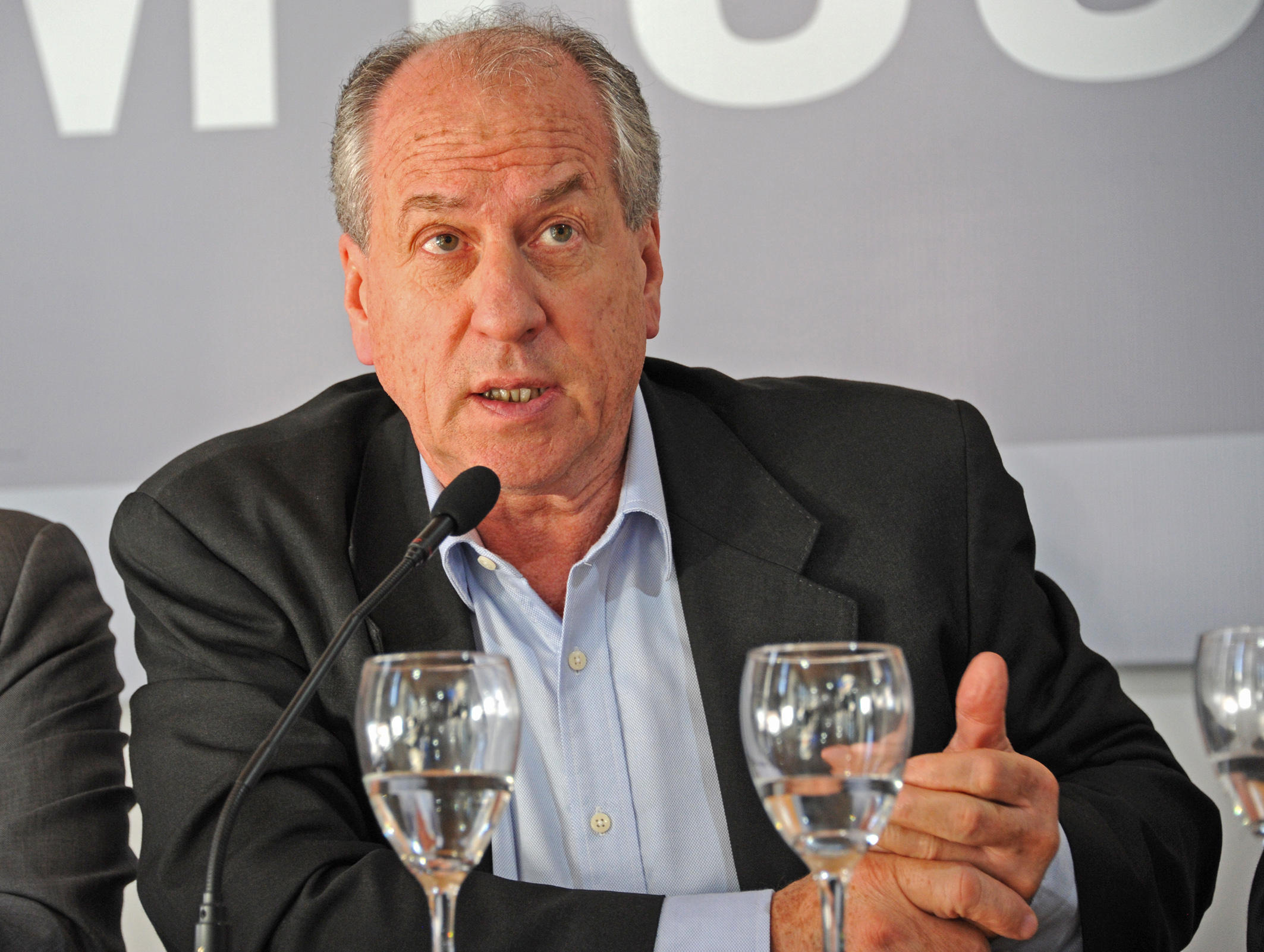 Ministro de Trabajo y Seguridad Social, Ernesto Murro, dirigiéndose a los presentes
