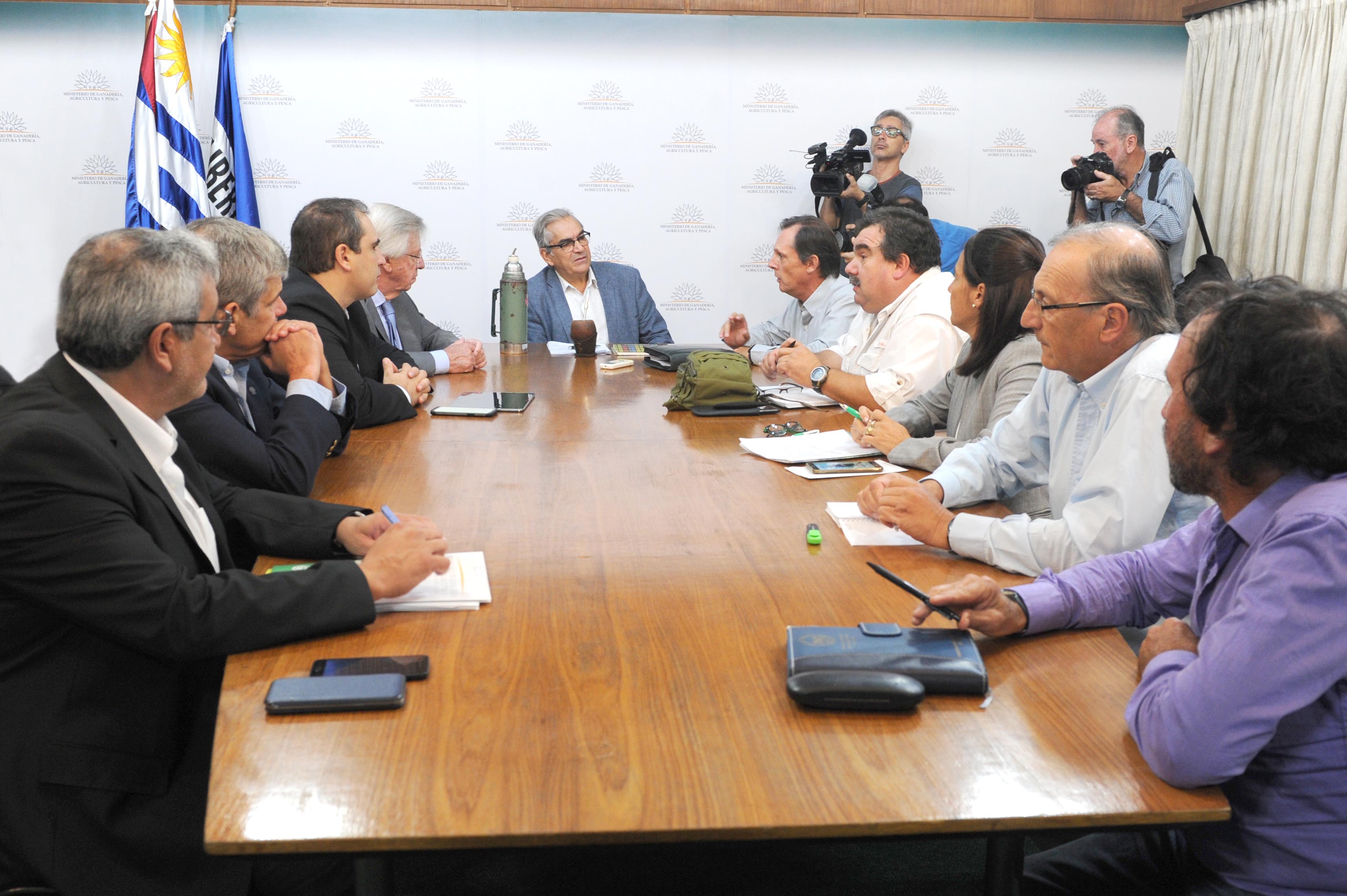 Ministros Enzo Benech y Danilo Astori se reunidos con organizaciones gremiales agropecuarias