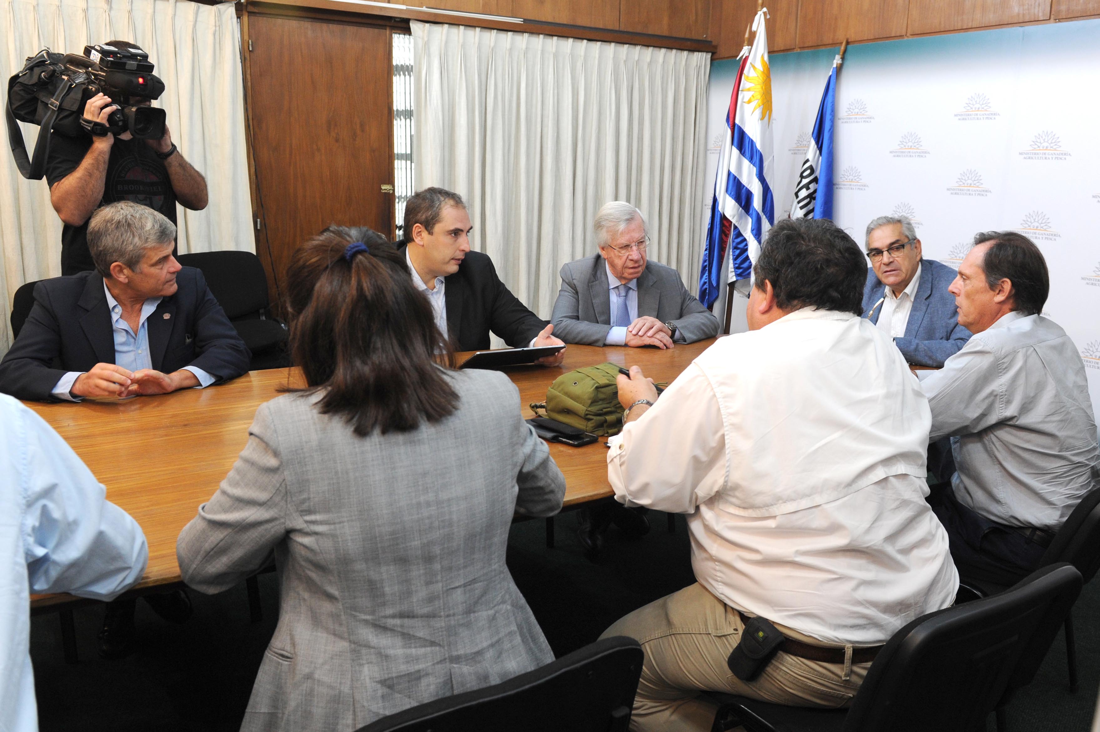 Ministros Enzo Benech y Danilo Astori se reunidos con organizaciones gremiales agropecuarias