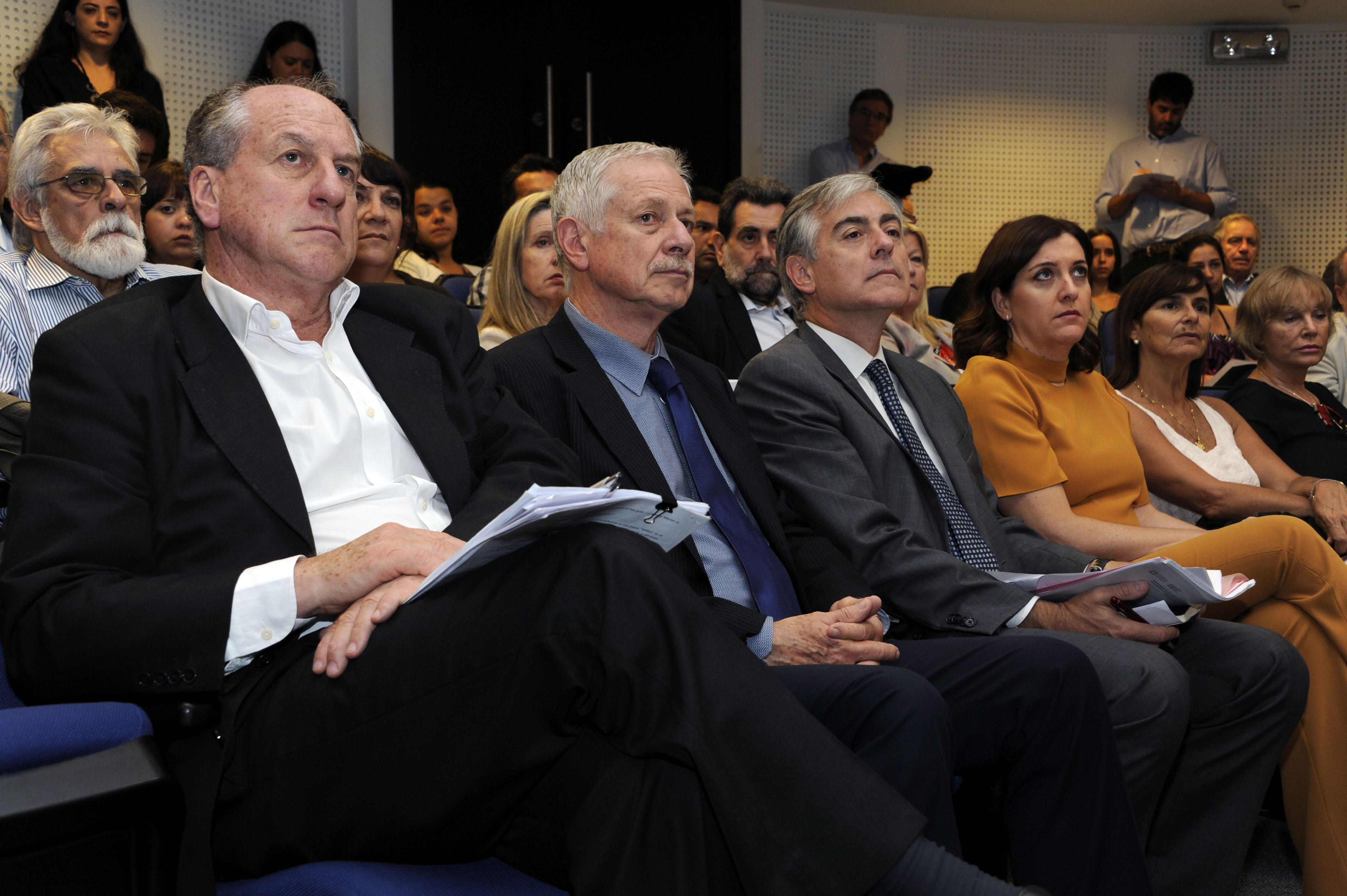 Autoridades presentes en el lanzamiento