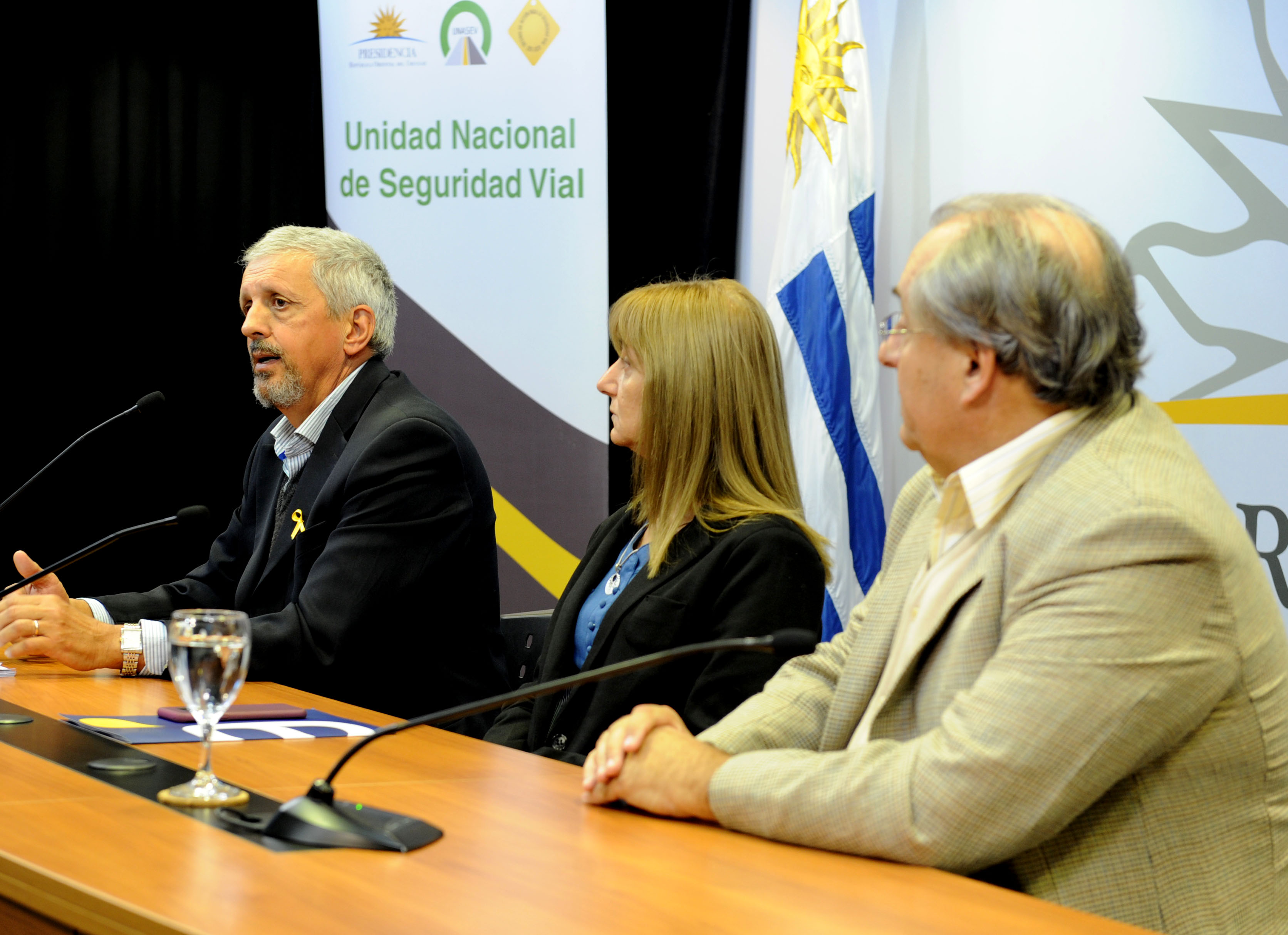 Presidente de Unasev, Fernando Longo; en representación de Antel, María Rodríguez, y por Unasev, Alejandro Draper