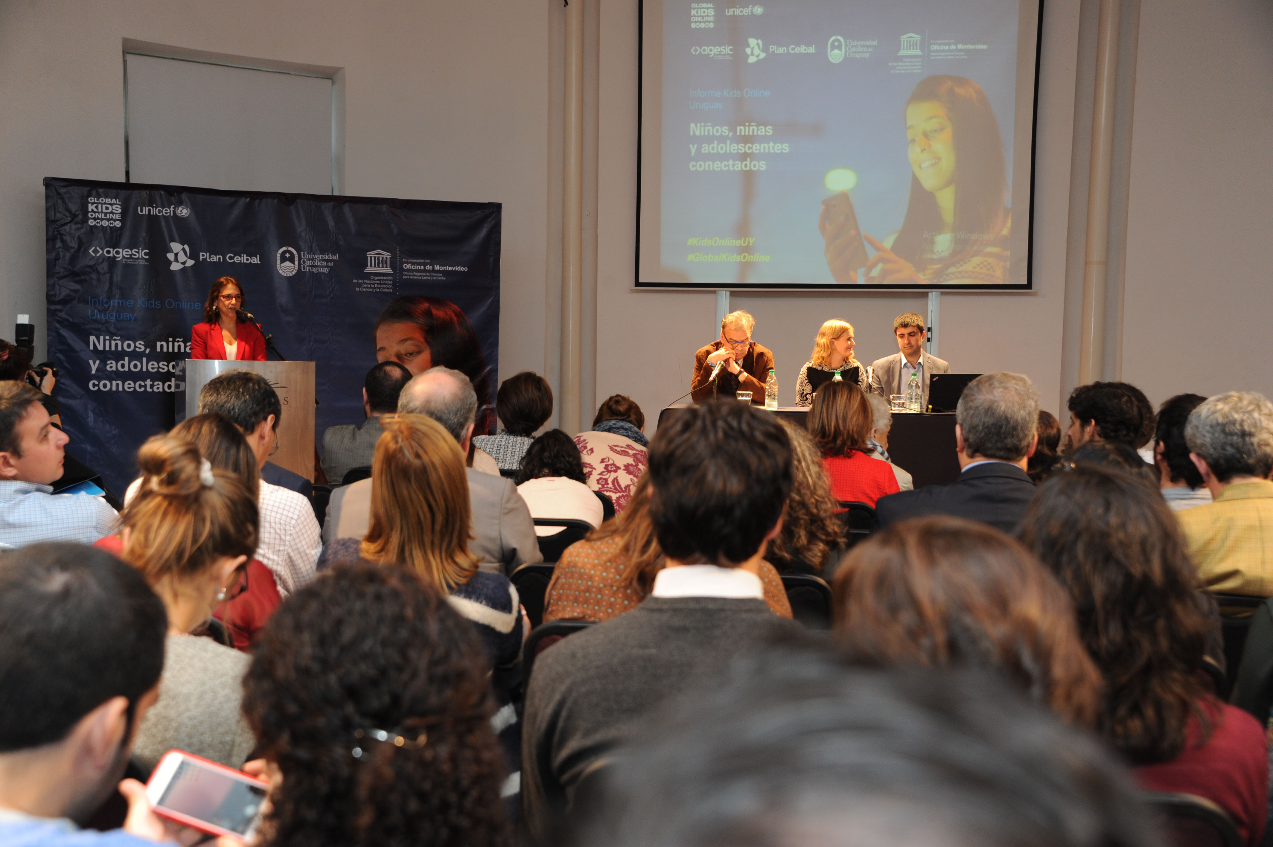Agesic, Plan Ceibal y Unicef presentaron la publicación “Niños, niñas y adolescentes conectados”