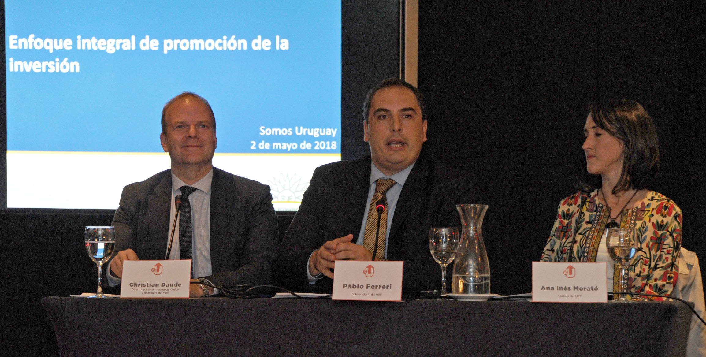 Subsecretario de Economía y Finanzas, Pablo Ferreri, junto al director de Macroeconomía, Christian Daude, y la asesora Ana Inés Morat