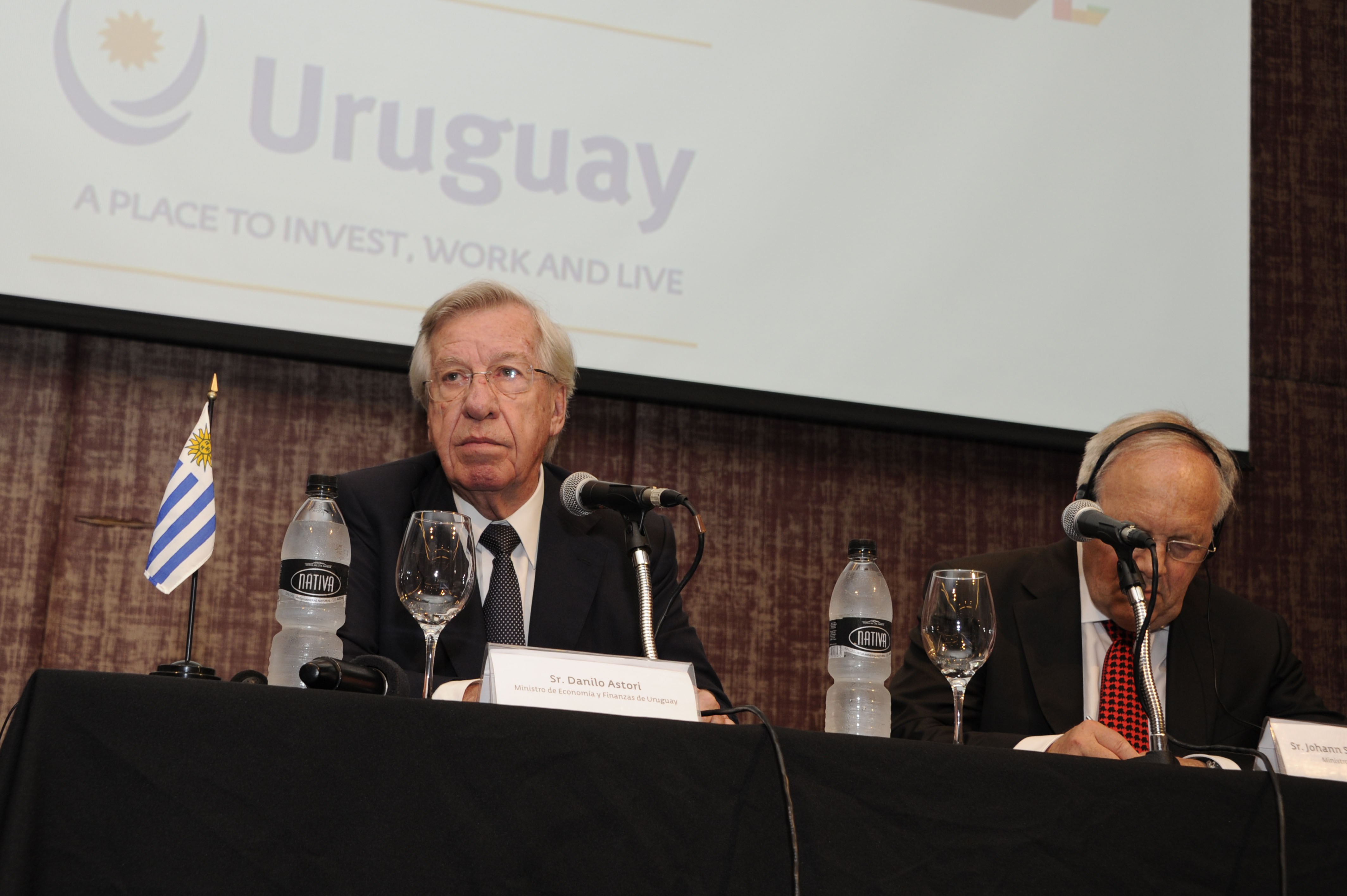 Ministro Astori junto al ministro de Economía suizo, Johann Schneider-Ammann