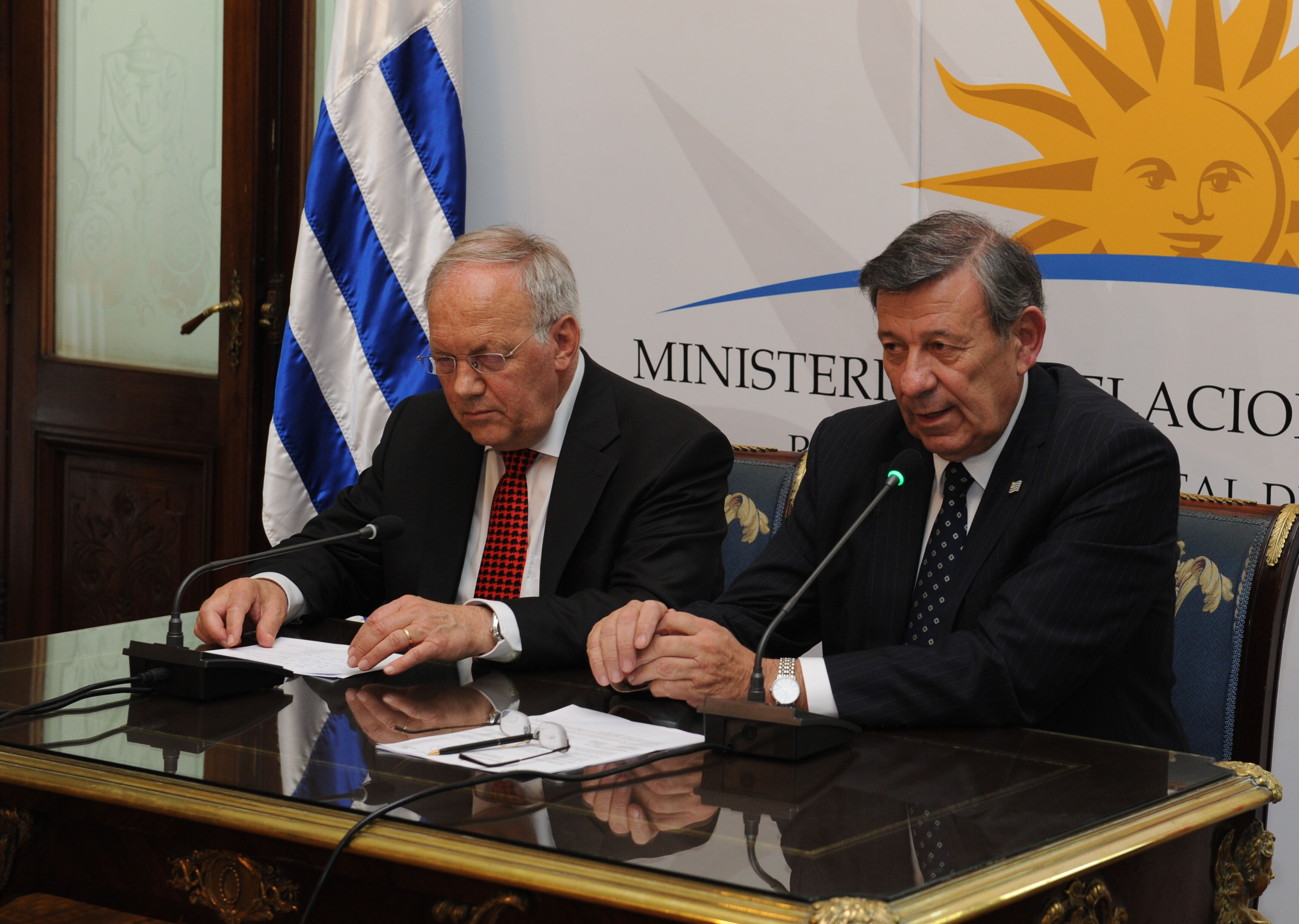 Canciller Rodolfo Nin Novoa con ministro de Economía de la Confederación Suiza, Johann Schneider-Ammann