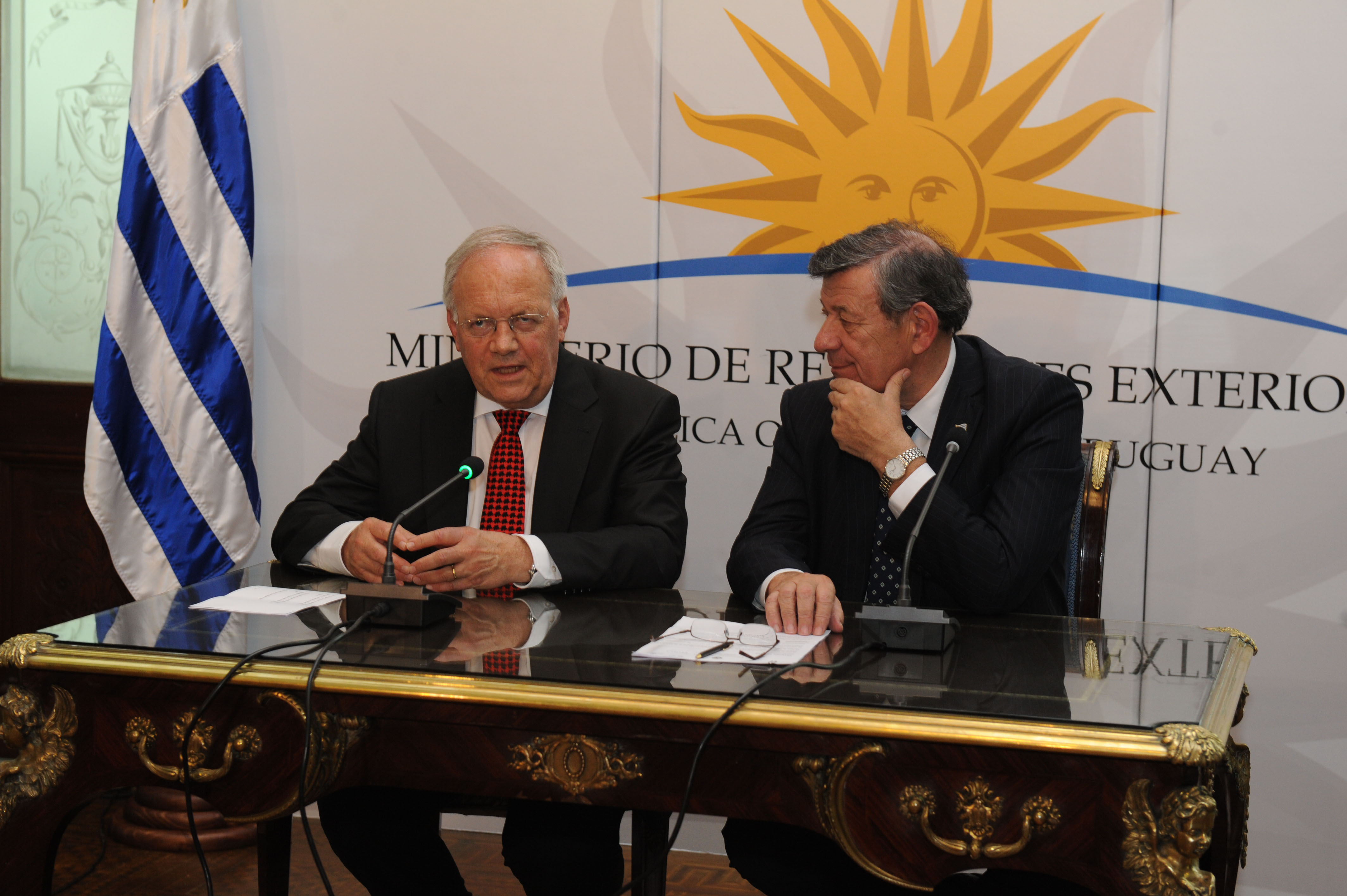 Canciller Rodolfo Nin Novoa con ministro de Economía de la Confederación Suiza, Johann Schneider-Ammann