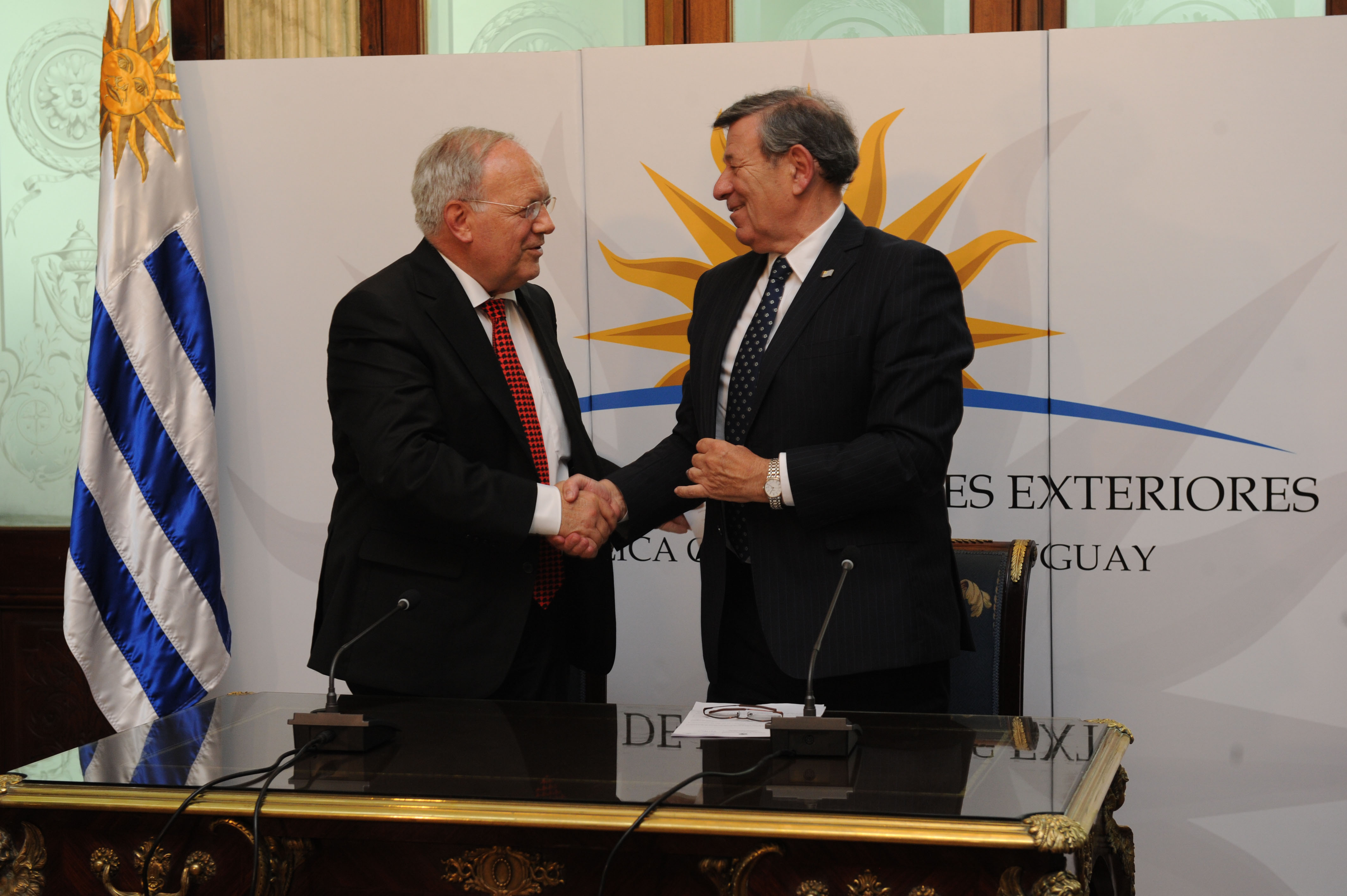 Canciller Rodolfo Nin Novoa con ministro de Economía de la Confederación Suiza, Johann Schneider-Ammann