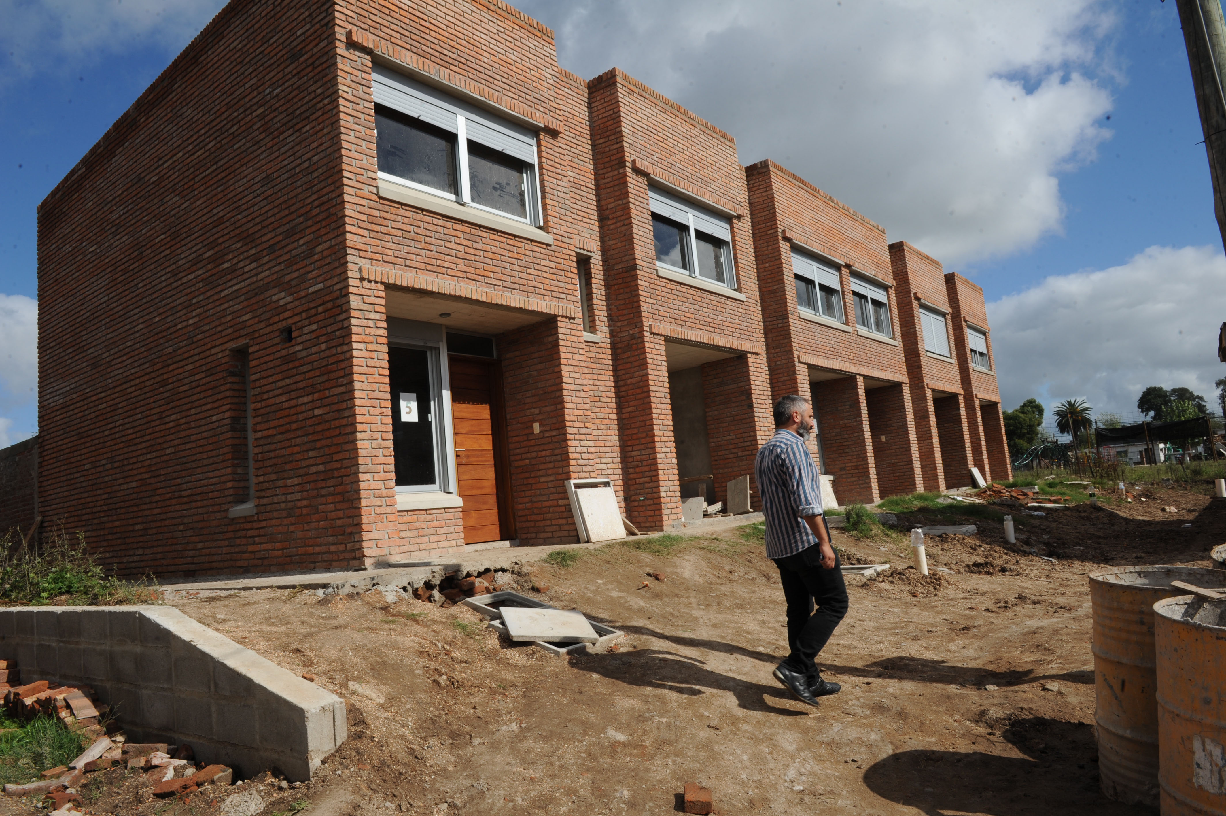 Recorrida de la ministra de Vivienda, Eneida de León, en obras edilicias en modalidades de Plan Juntos, cooperativas y autoconstrucción