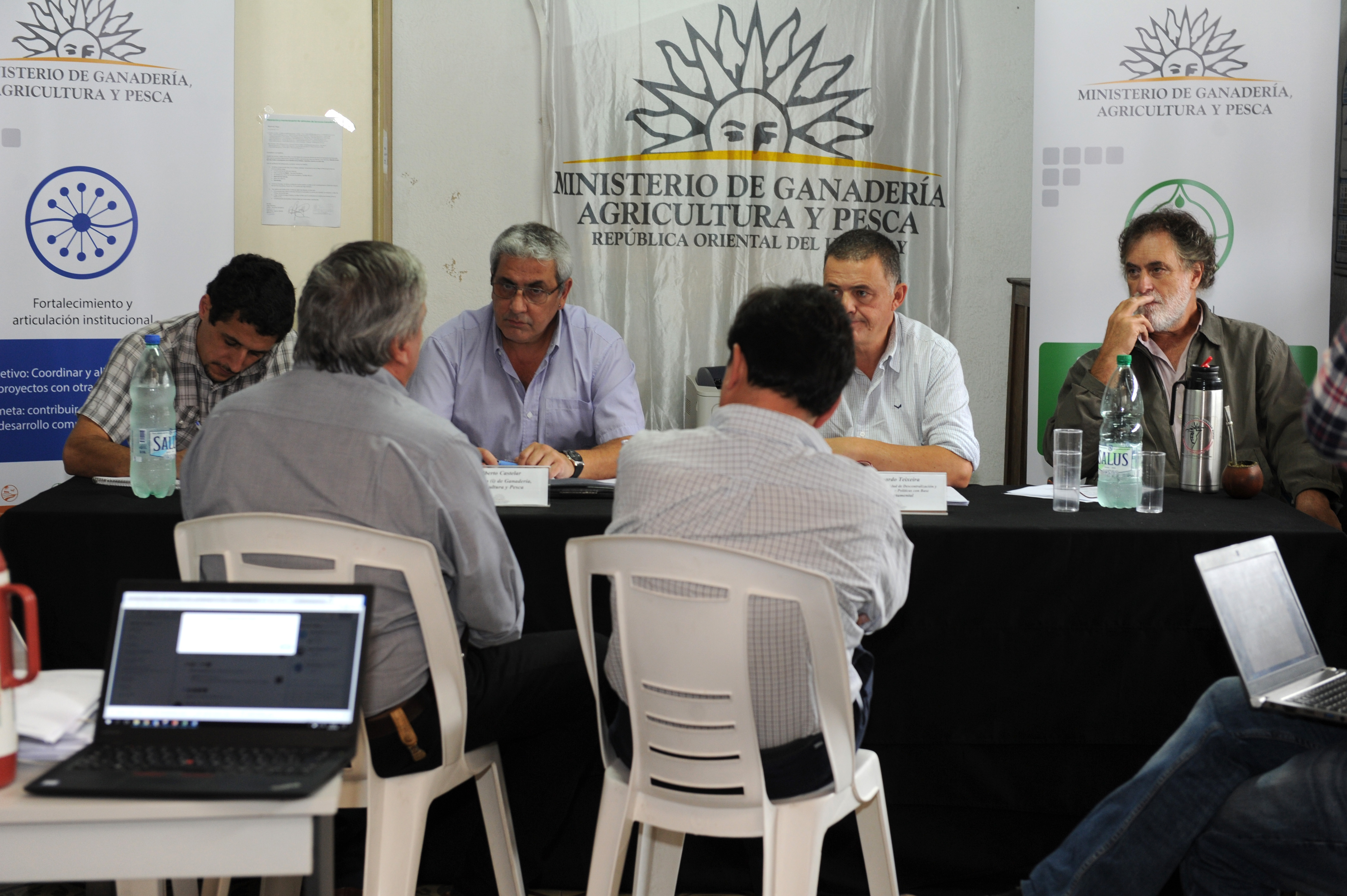 Autoridades del MGAP reunidos con representantes del sector agropecuario