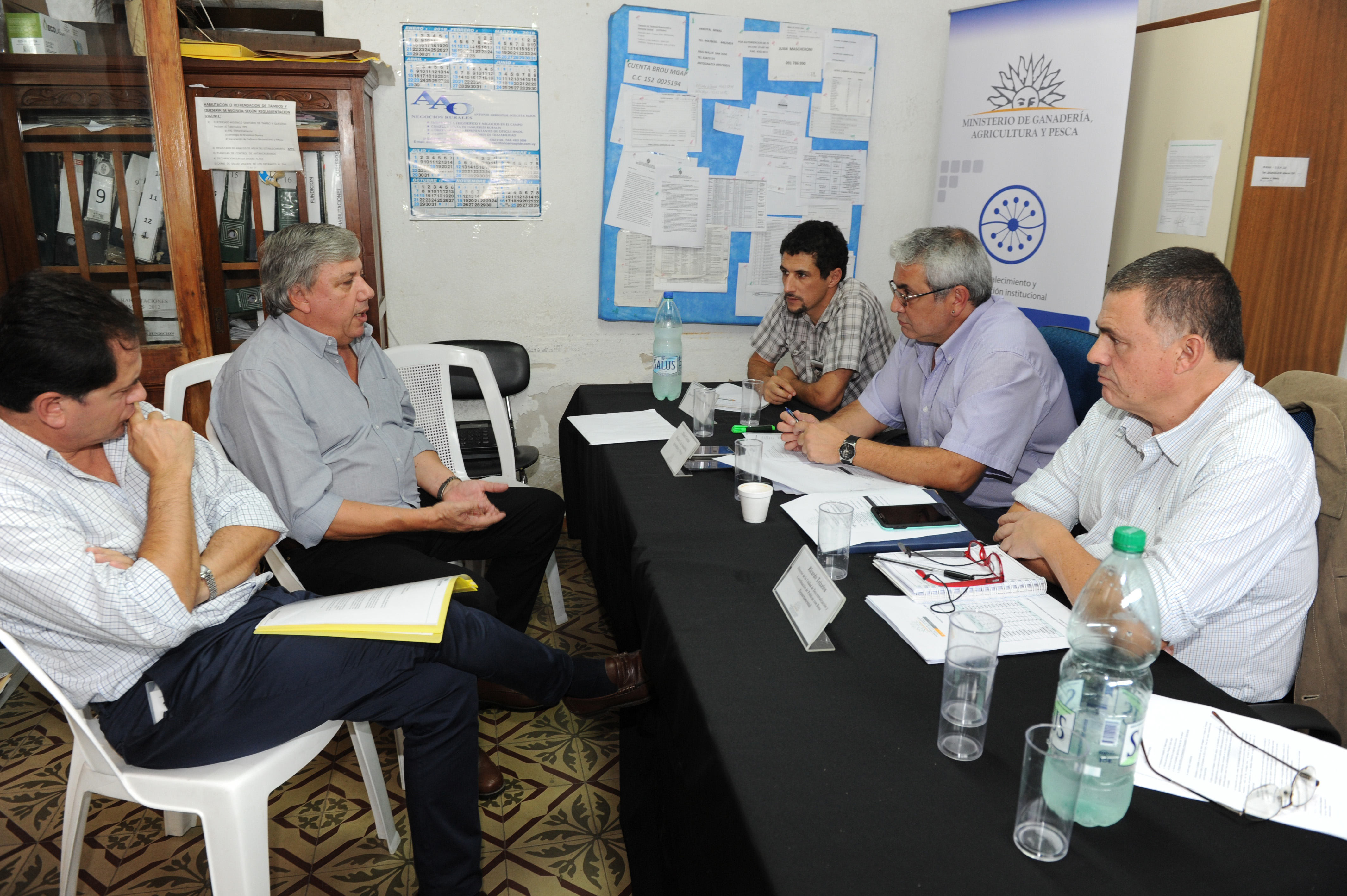 Autoridades del MGAP reunidos con representantes del sector agropecuario