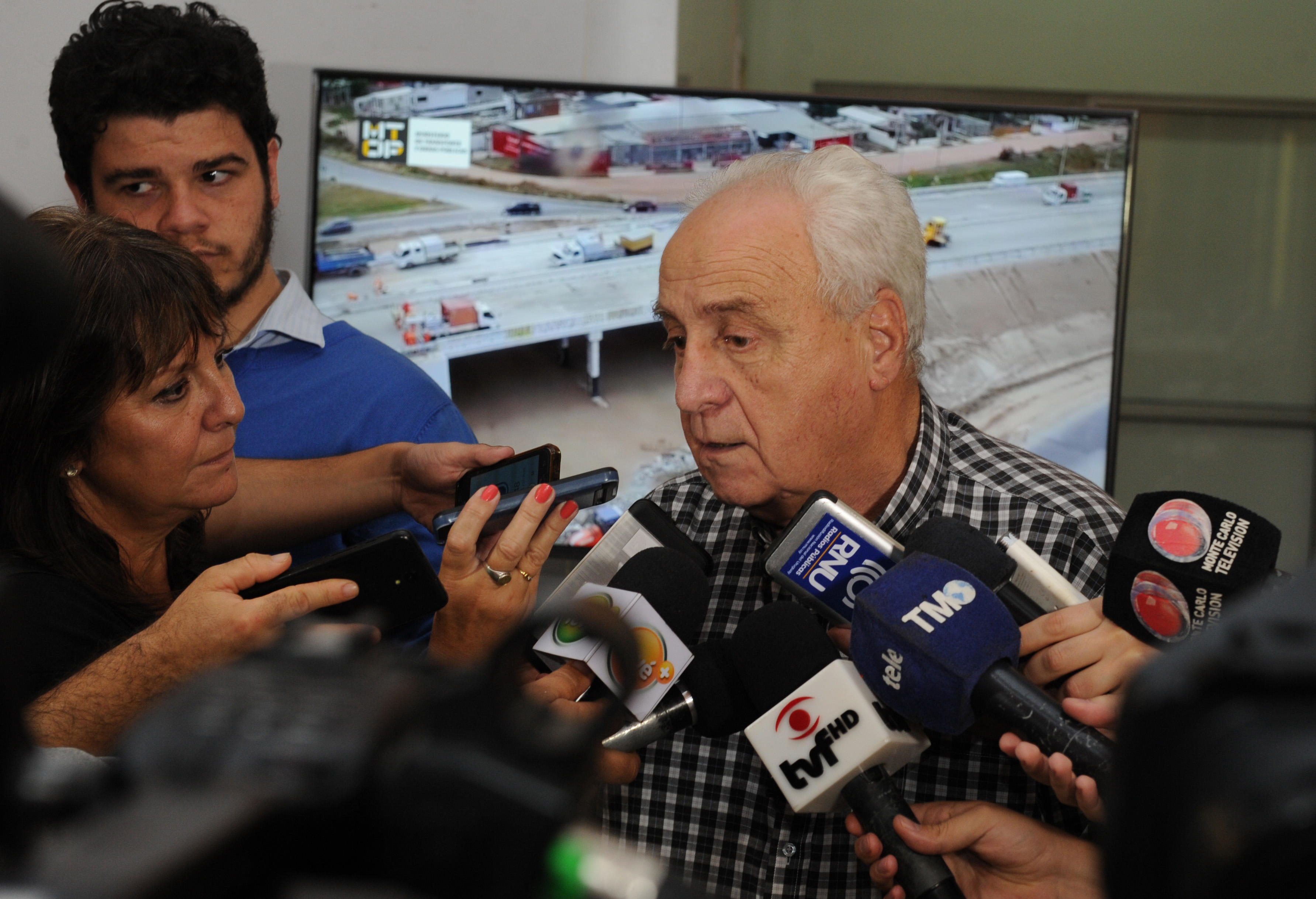 Ministro Víctor Rossi, en declaraciones a la prensa
