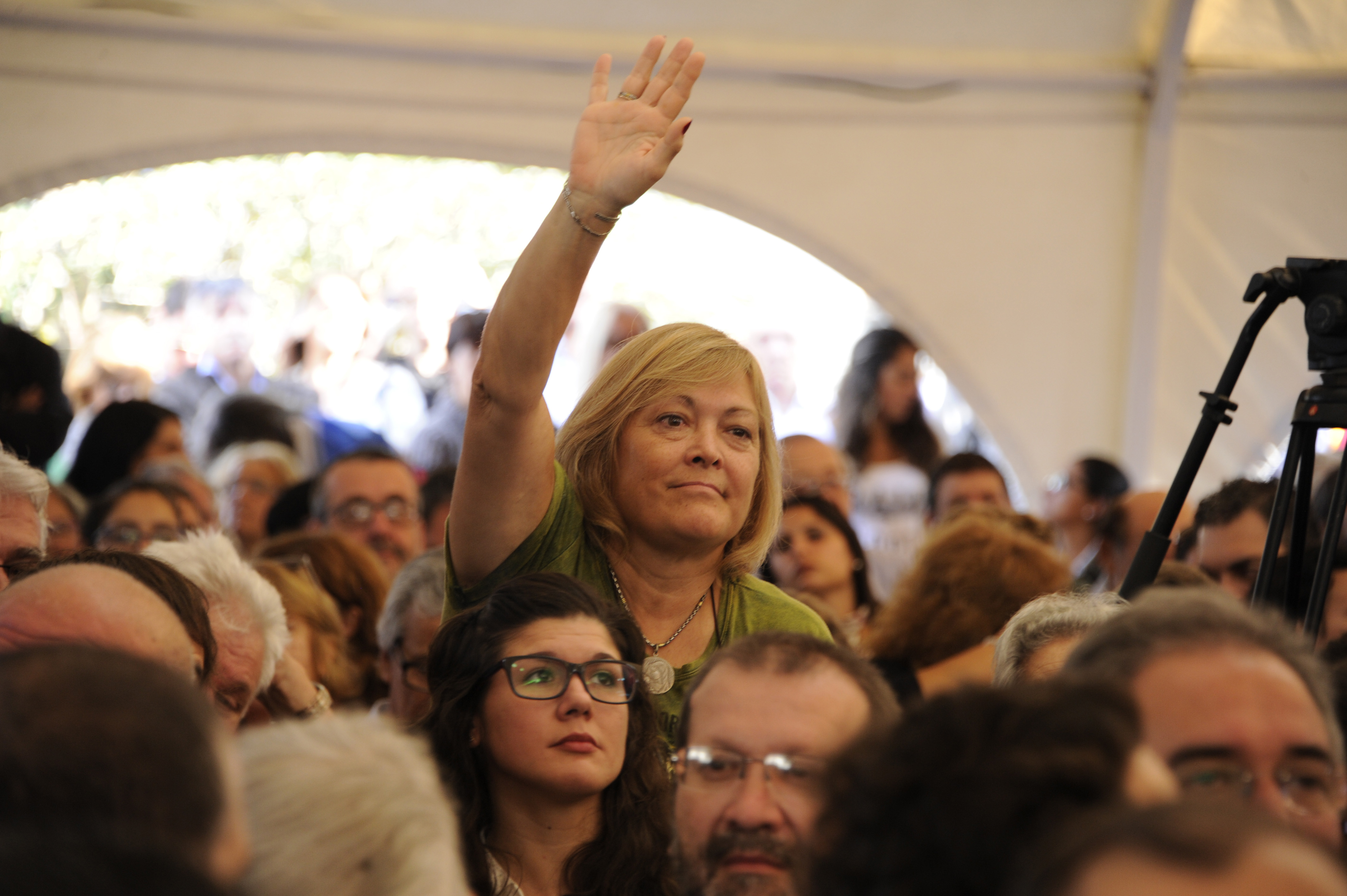 Vecina pide la palabra