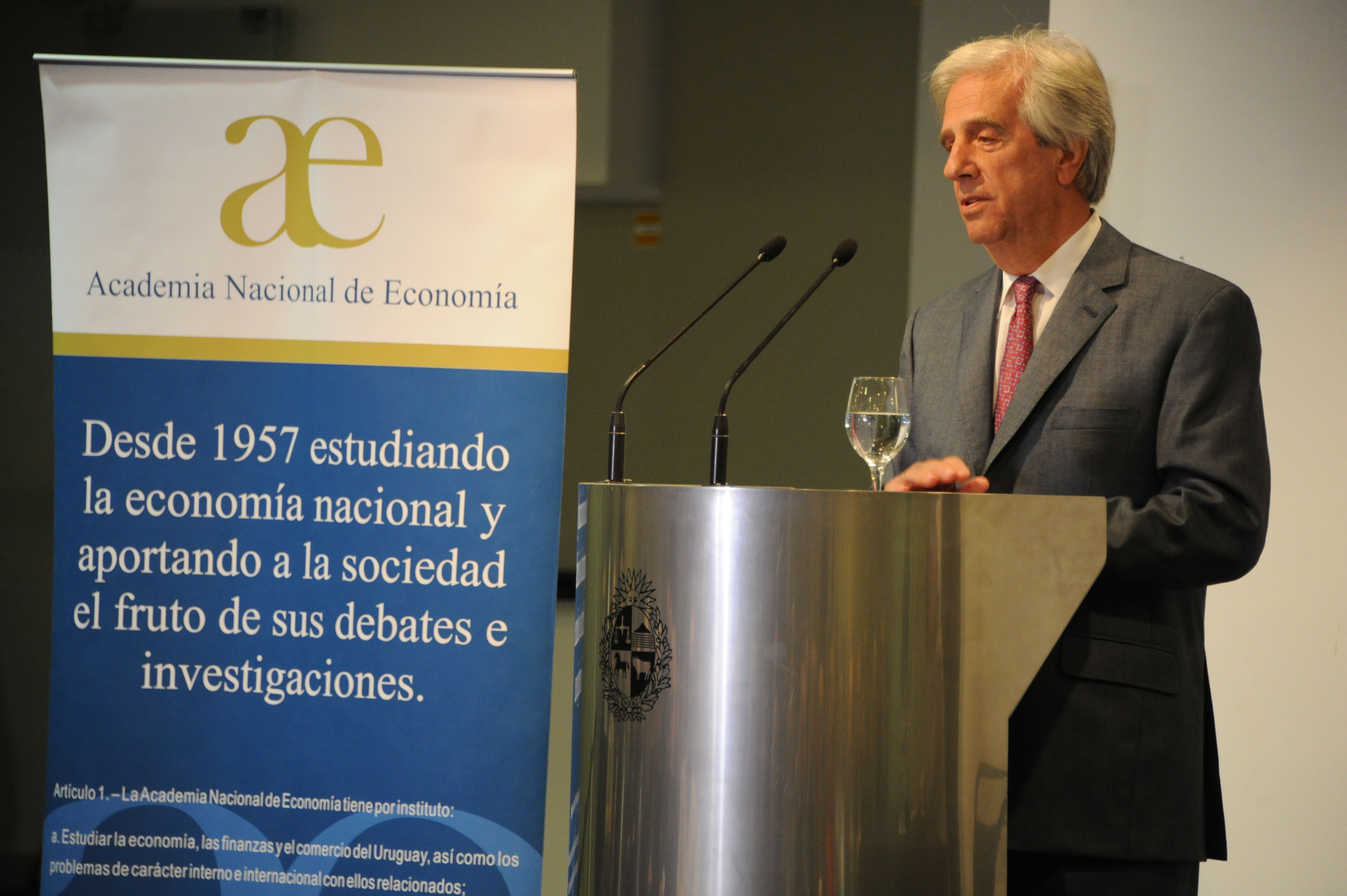 Vázquez afirmó que el consenso requiere respeto, confianza y lealtad entre las partes, transparencia y consecuencia
