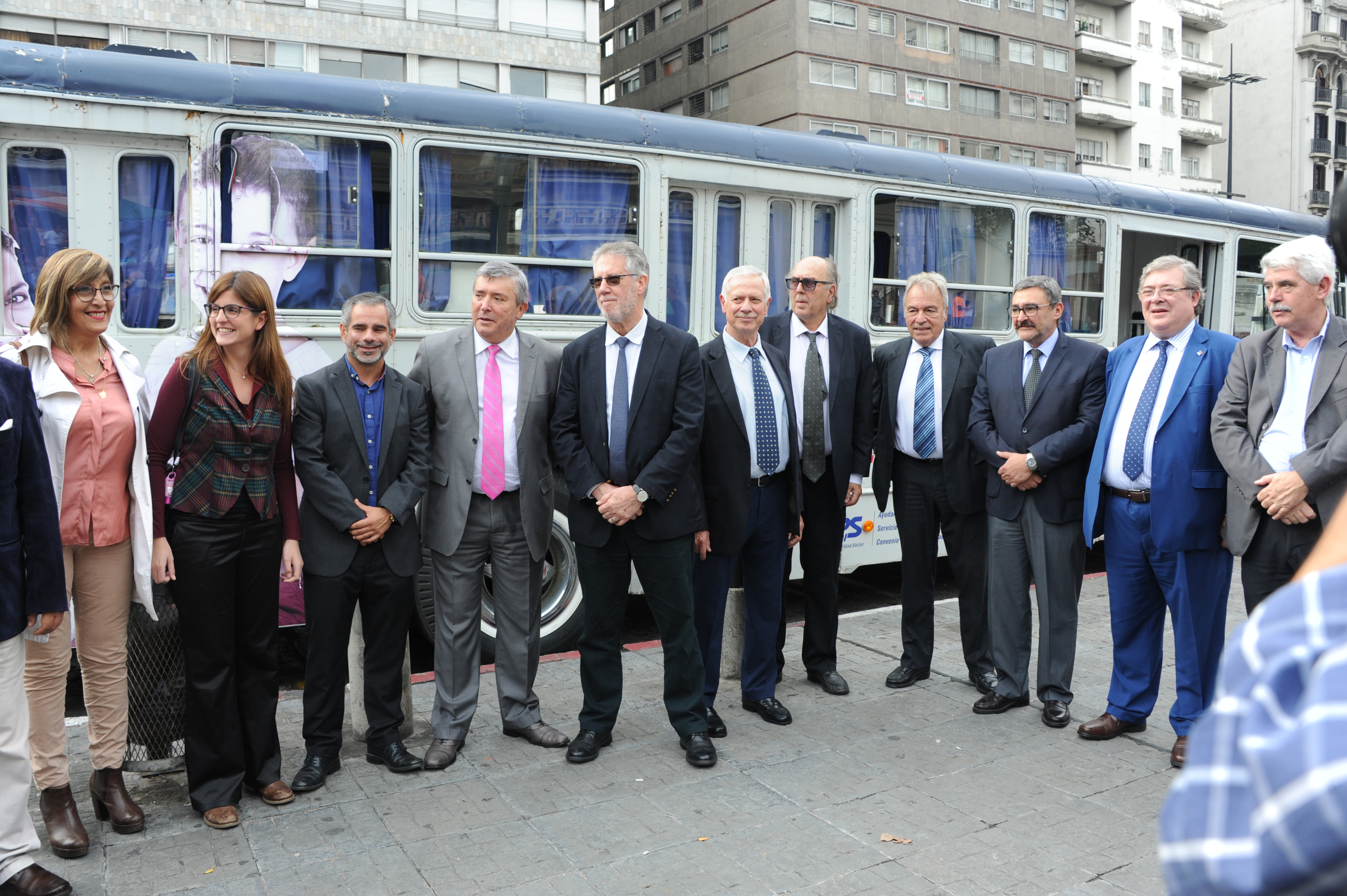 Autoridades presentes en el lanzamiento