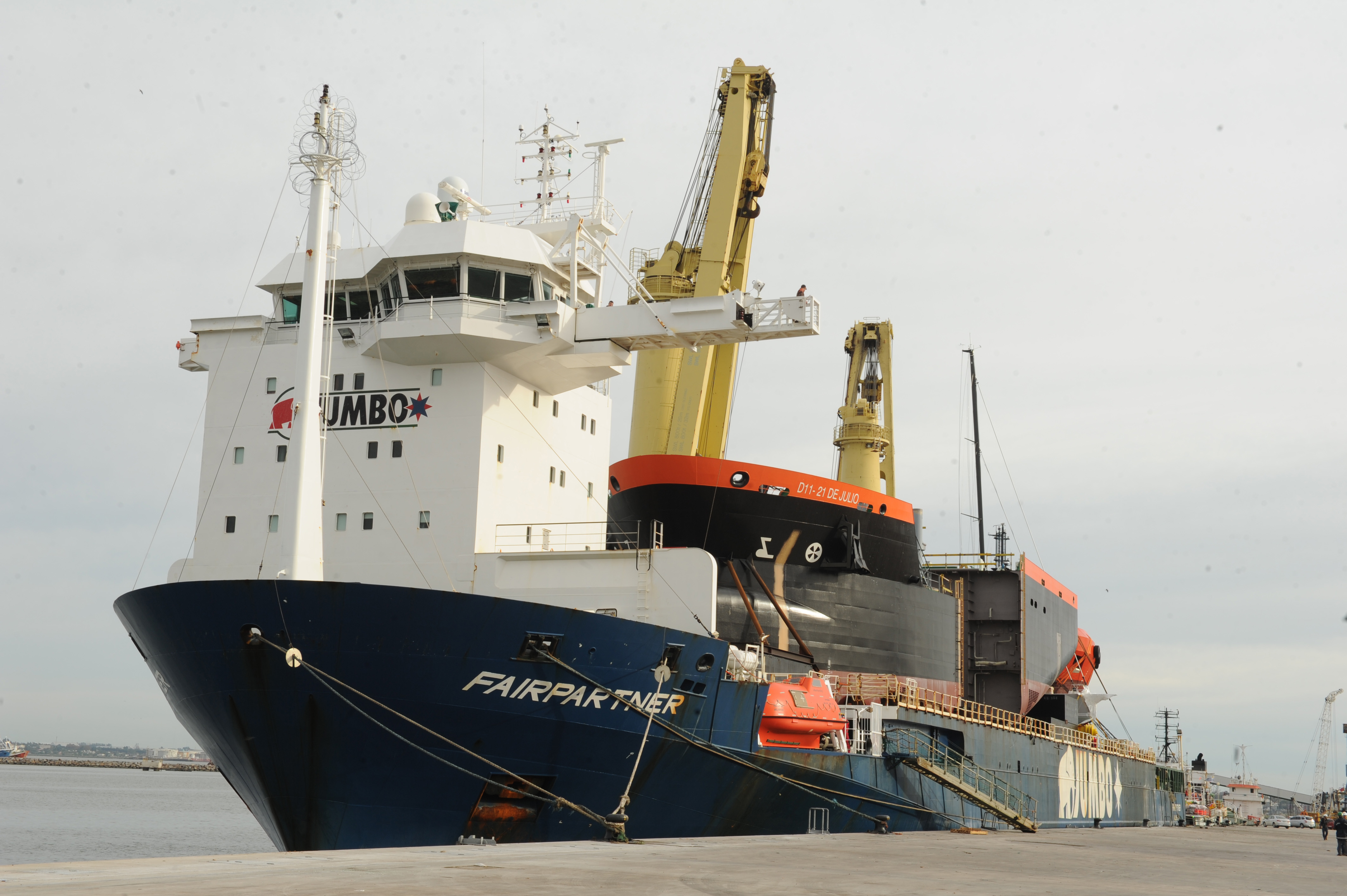 Arribaron a Montevideo los componentes fabricados en Europa de nueva draga de ANP