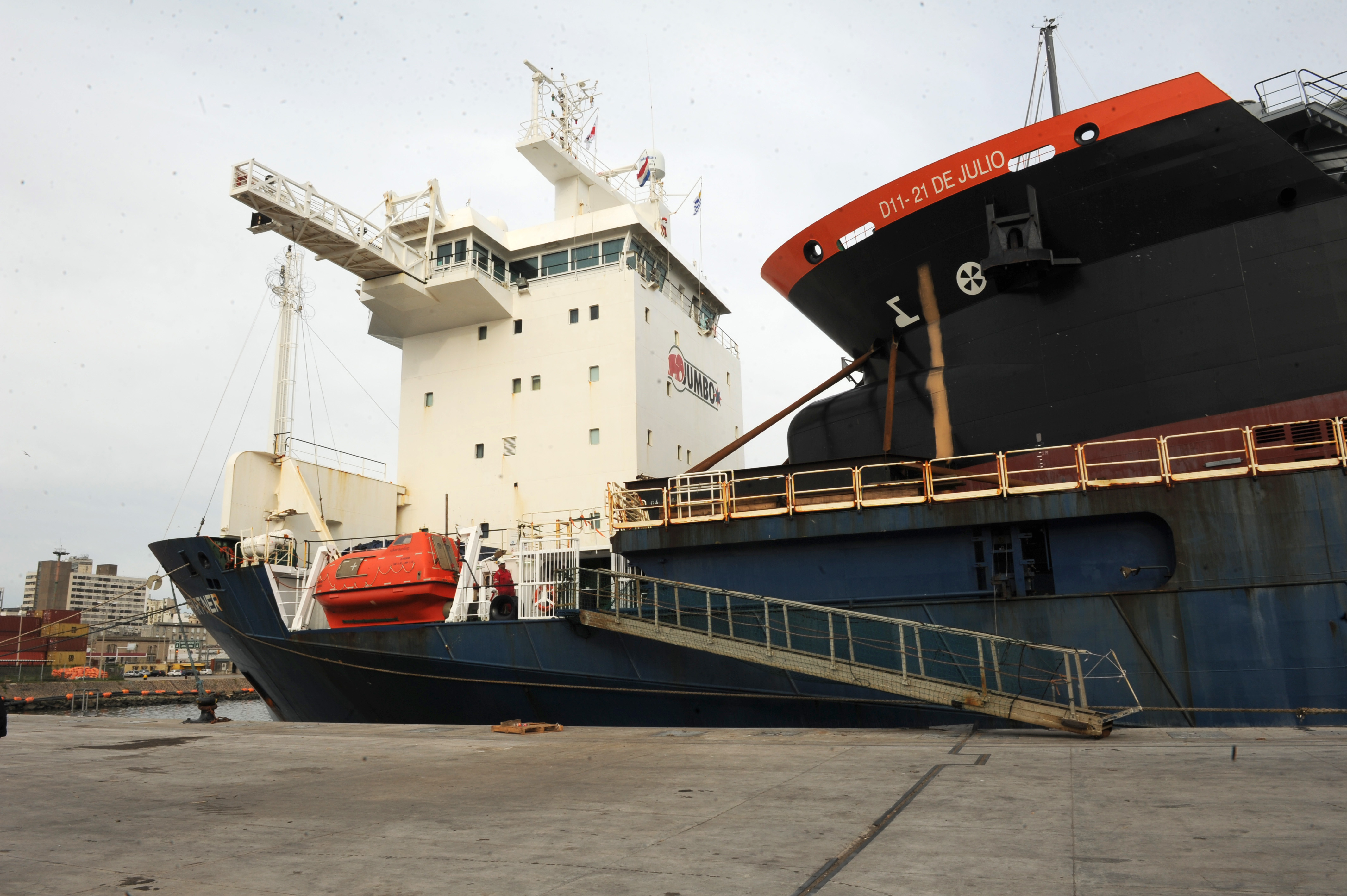 Arribaron a Montevideo los componentes fabricados en Europa de nueva draga de ANP