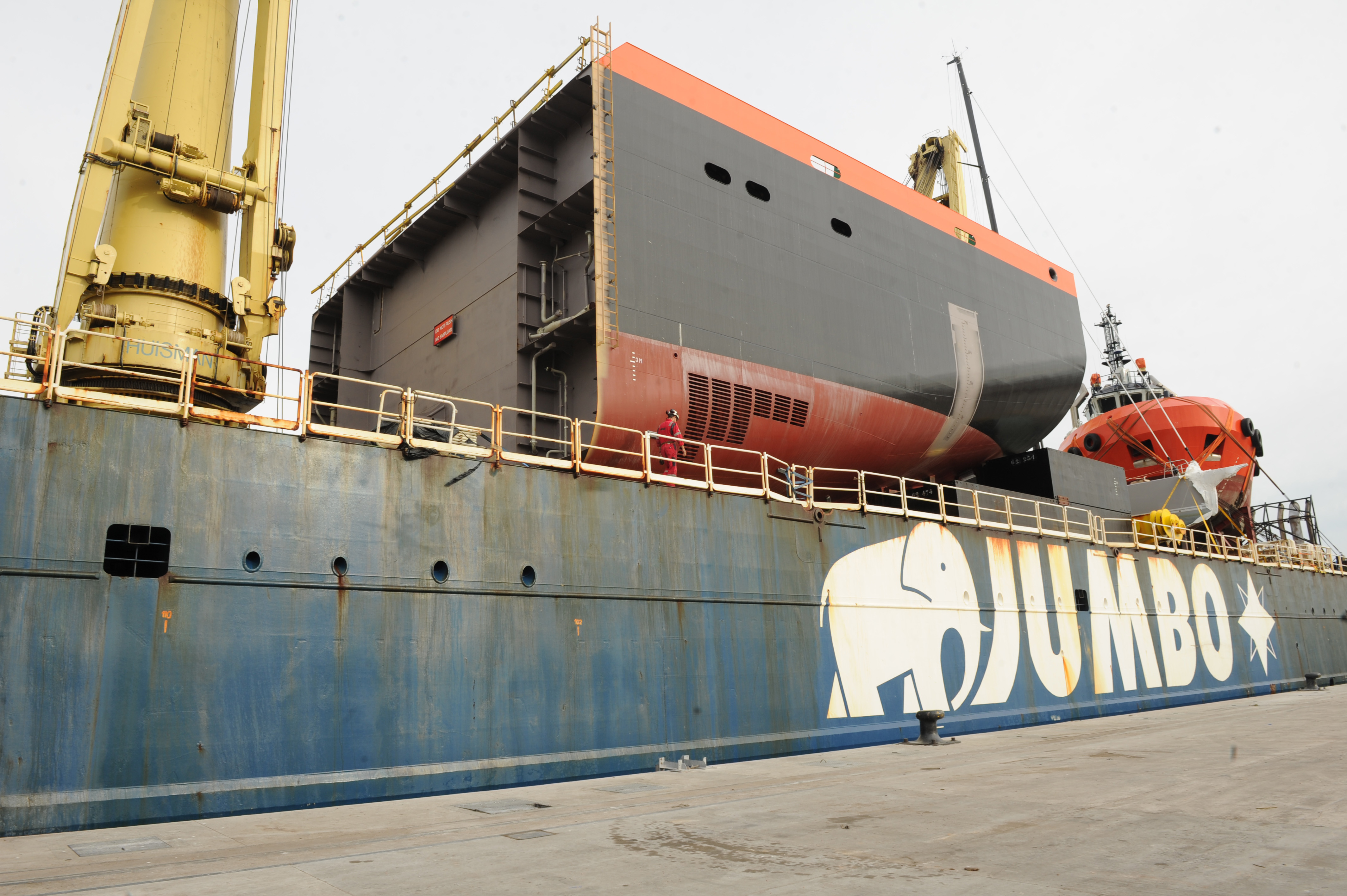 Arribaron a Montevideo los componentes fabricados en Europa de nueva draga de ANP