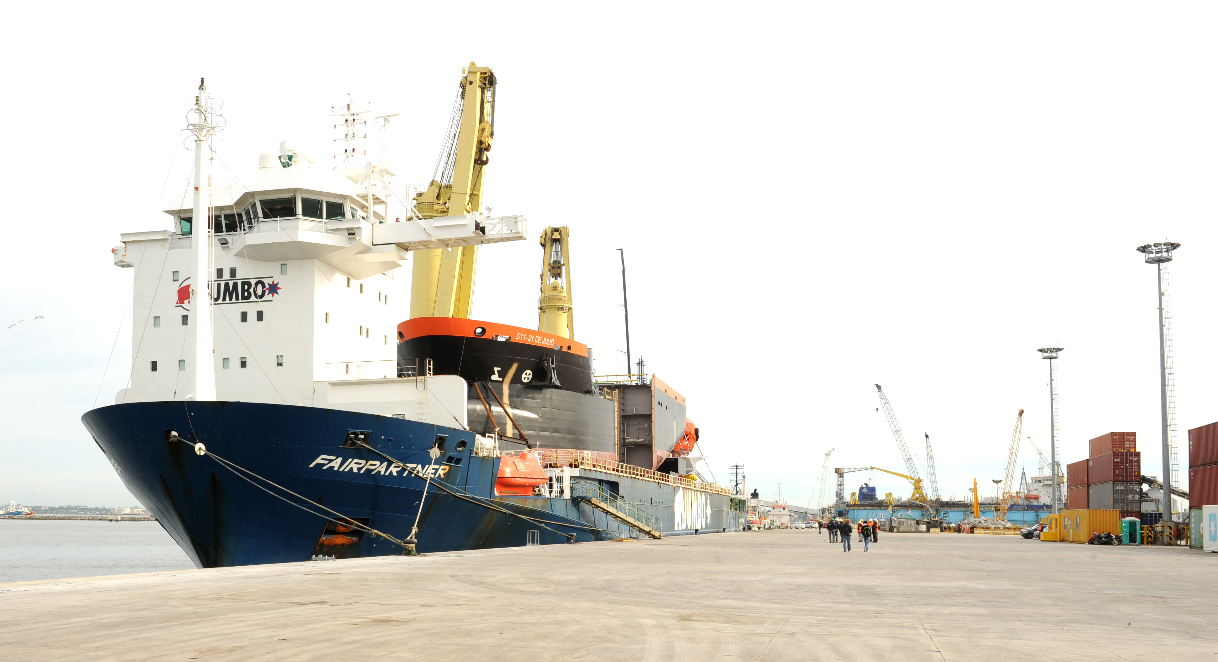 Arribaron a Montevideo los componentes fabricados en Europa de nueva draga de ANP